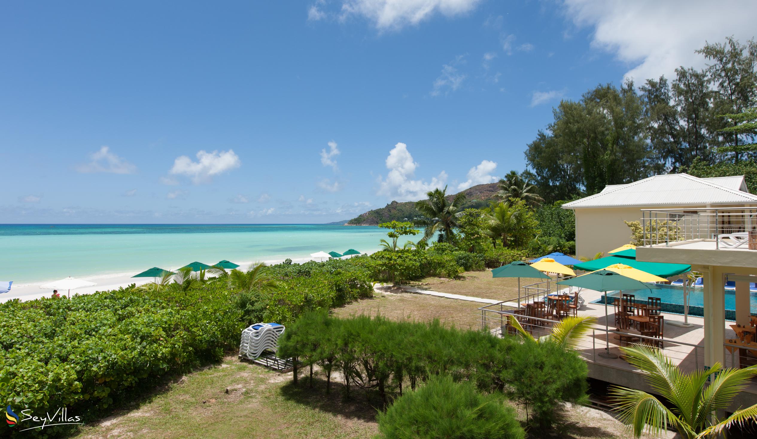 Foto 1: Acajou Beach Resort - Aussenbereich - Praslin (Seychellen)