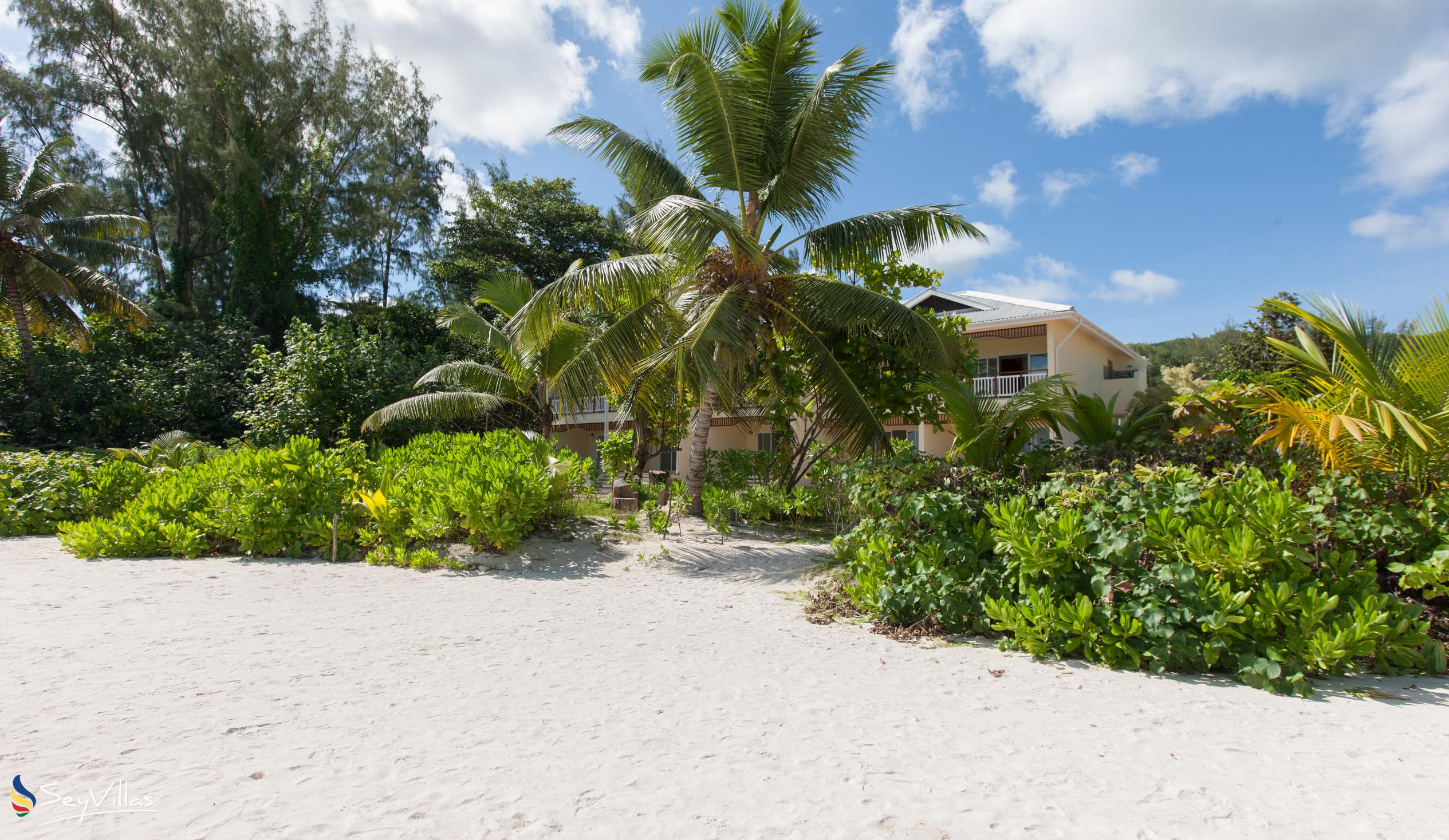 Foto 5: Acajou Beach Resort - Aussenbereich - Praslin (Seychellen)