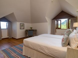 6-Bedroom Villa