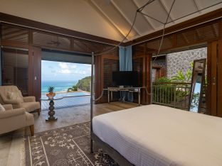 6-Bedroom Villa