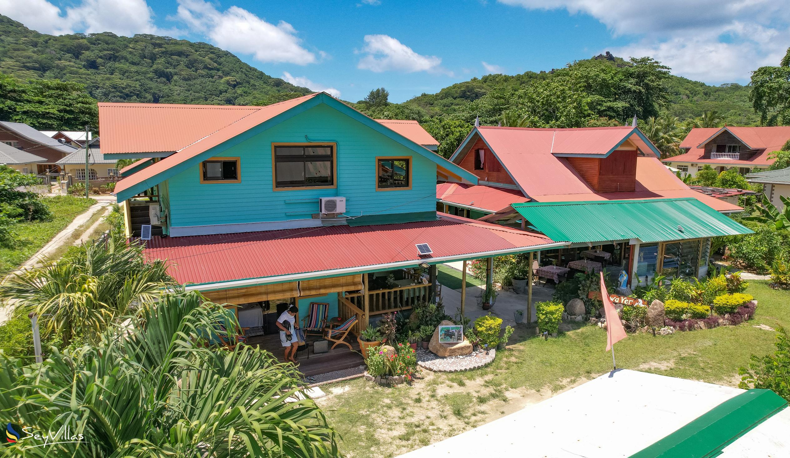 Photo 15: Bwaver Cottage - Outdoor area - La Digue (Seychelles)