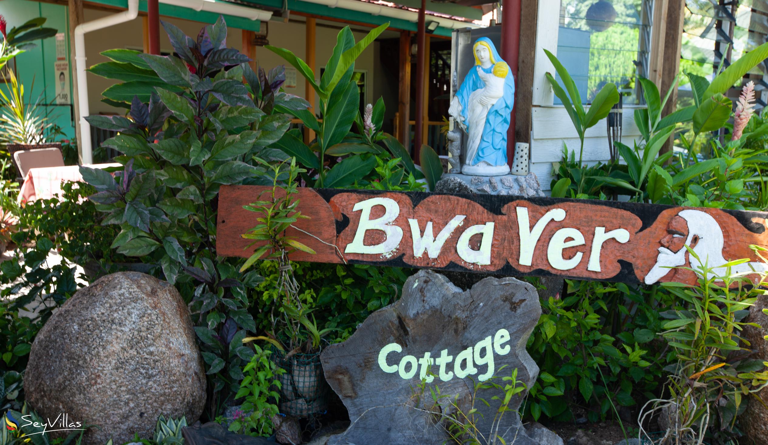 Photo 2: Bwaver Cottage - Outdoor area - La Digue (Seychelles)