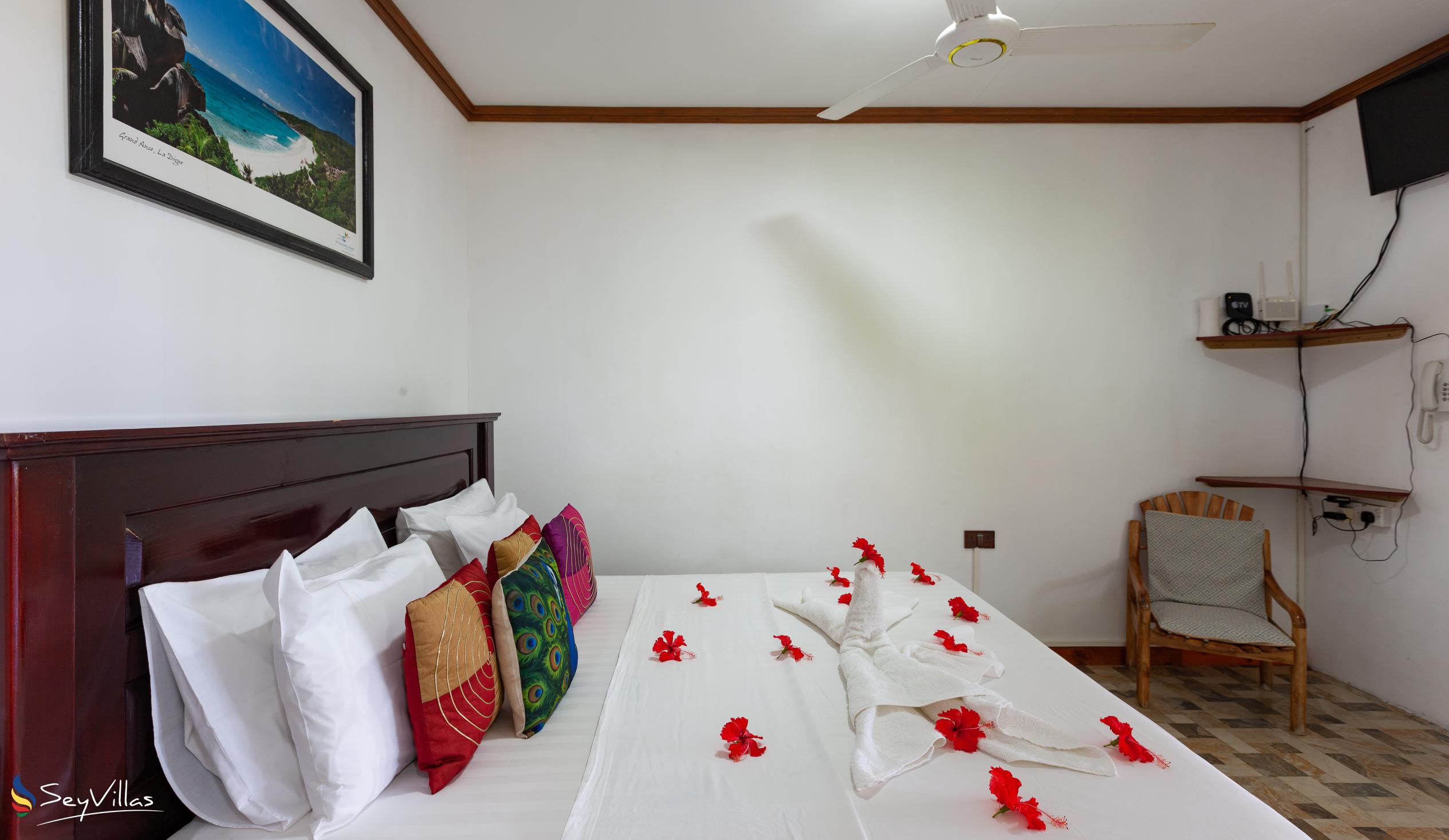 Foto 25: Bwaver Cottage - Doppelzimmer mit Gartenblick - La Digue (Seychellen)