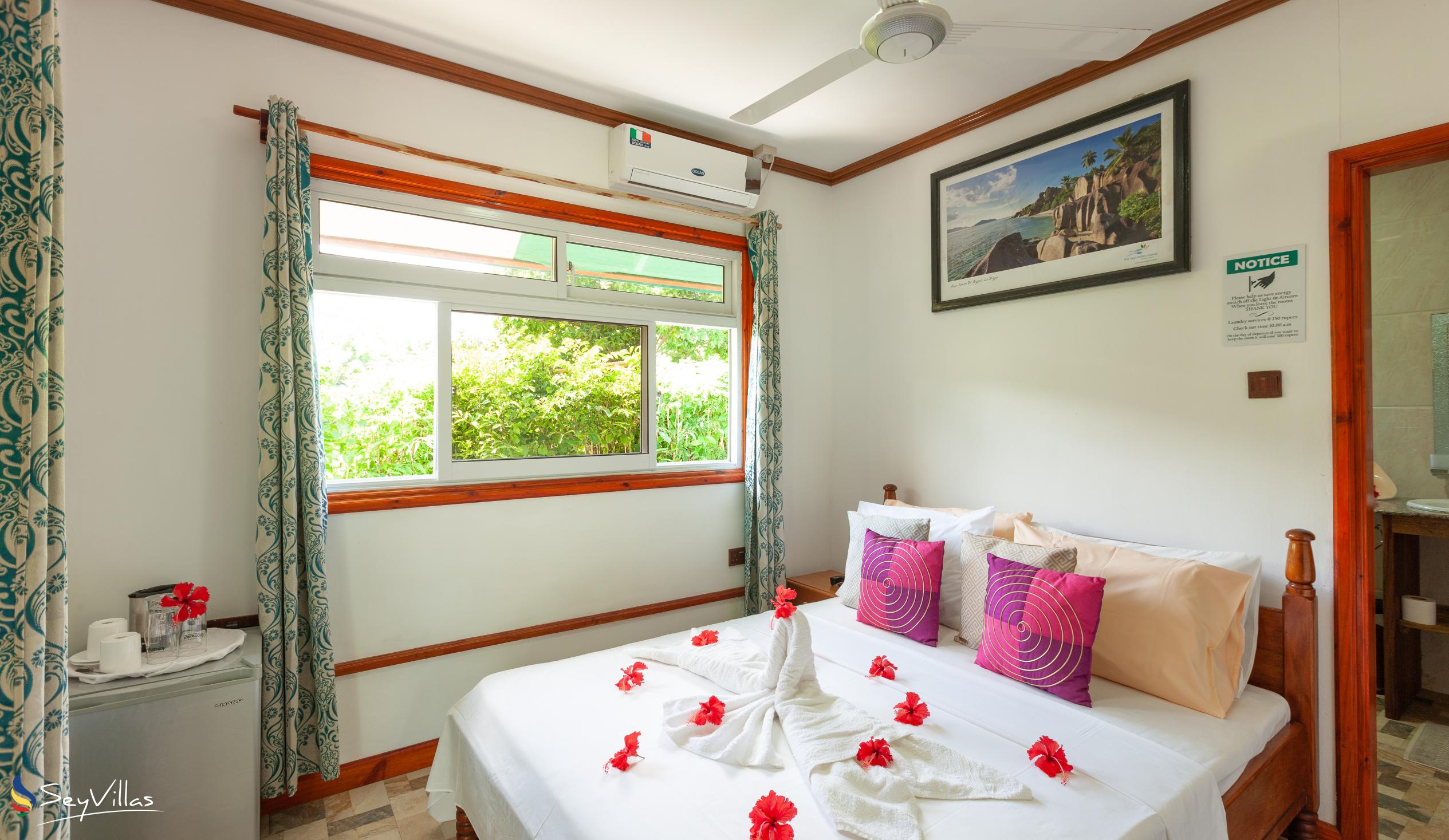 Foto 33: Bwaver Cottage - Doppelzimmer mit Terrasse - La Digue (Seychellen)
