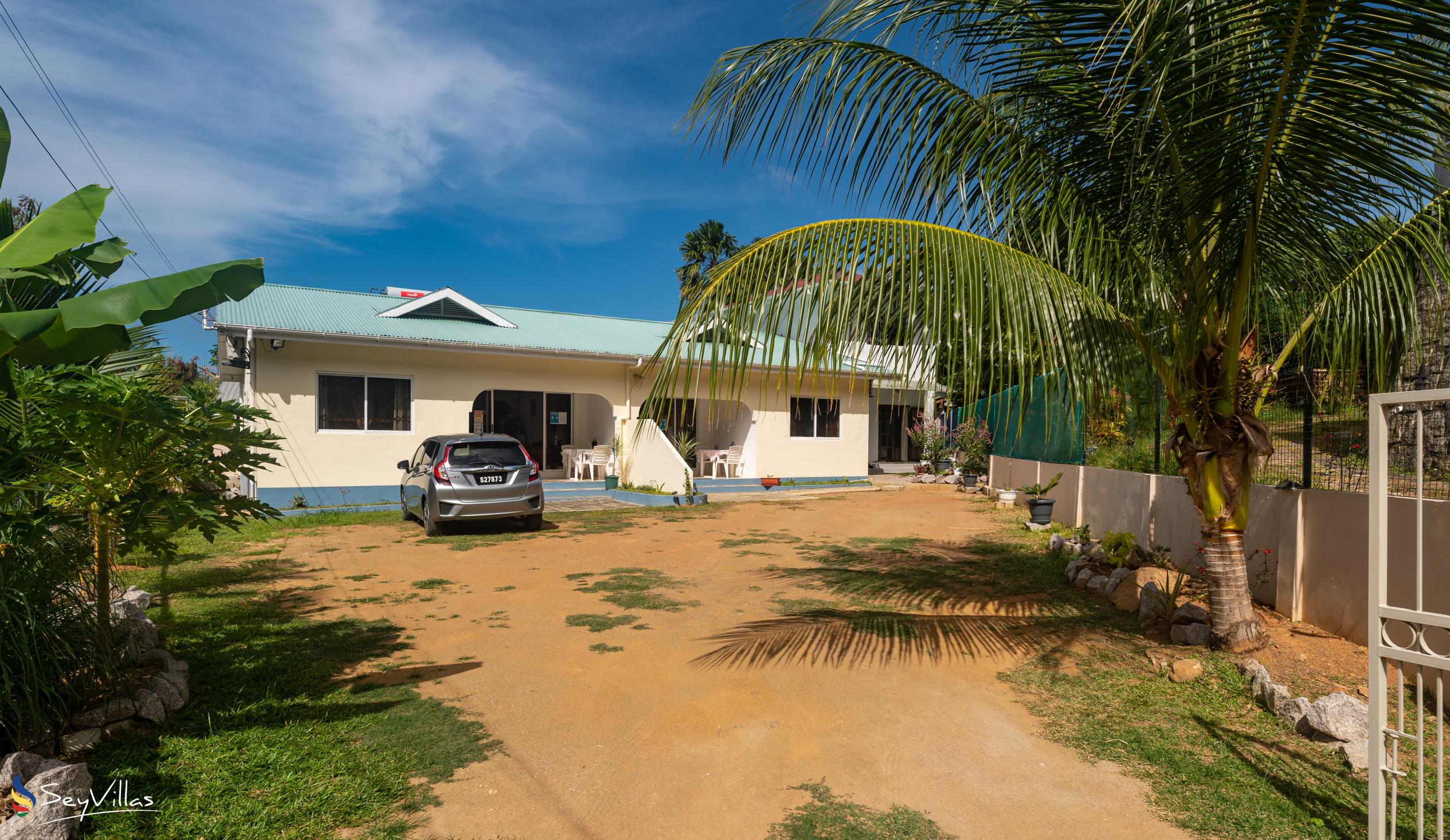 Foto 3: Farida Apartments - Aussenbereich - Mahé (Seychellen)