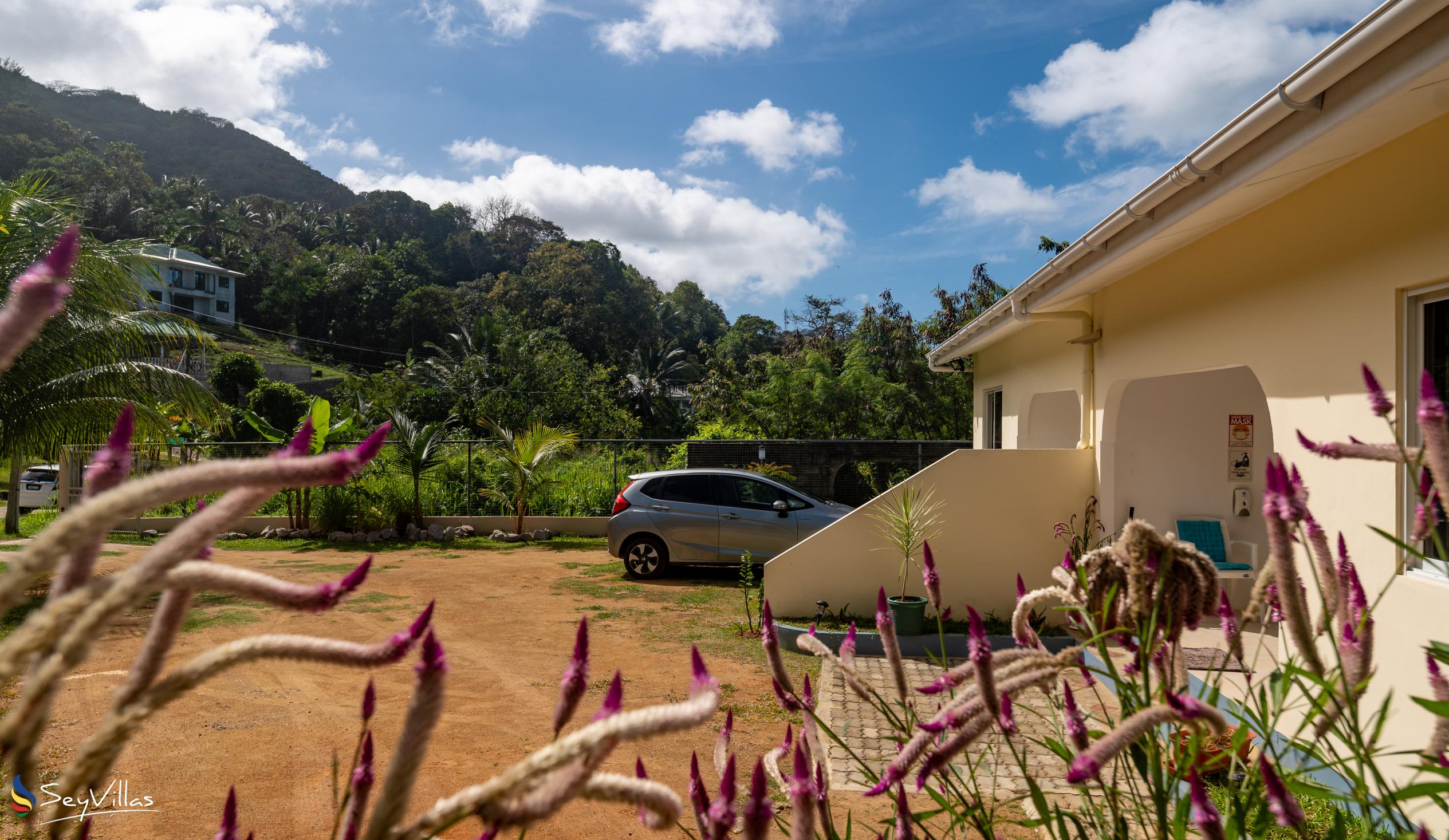 Foto 13: Farida Apartments - Aussenbereich - Mahé (Seychellen)