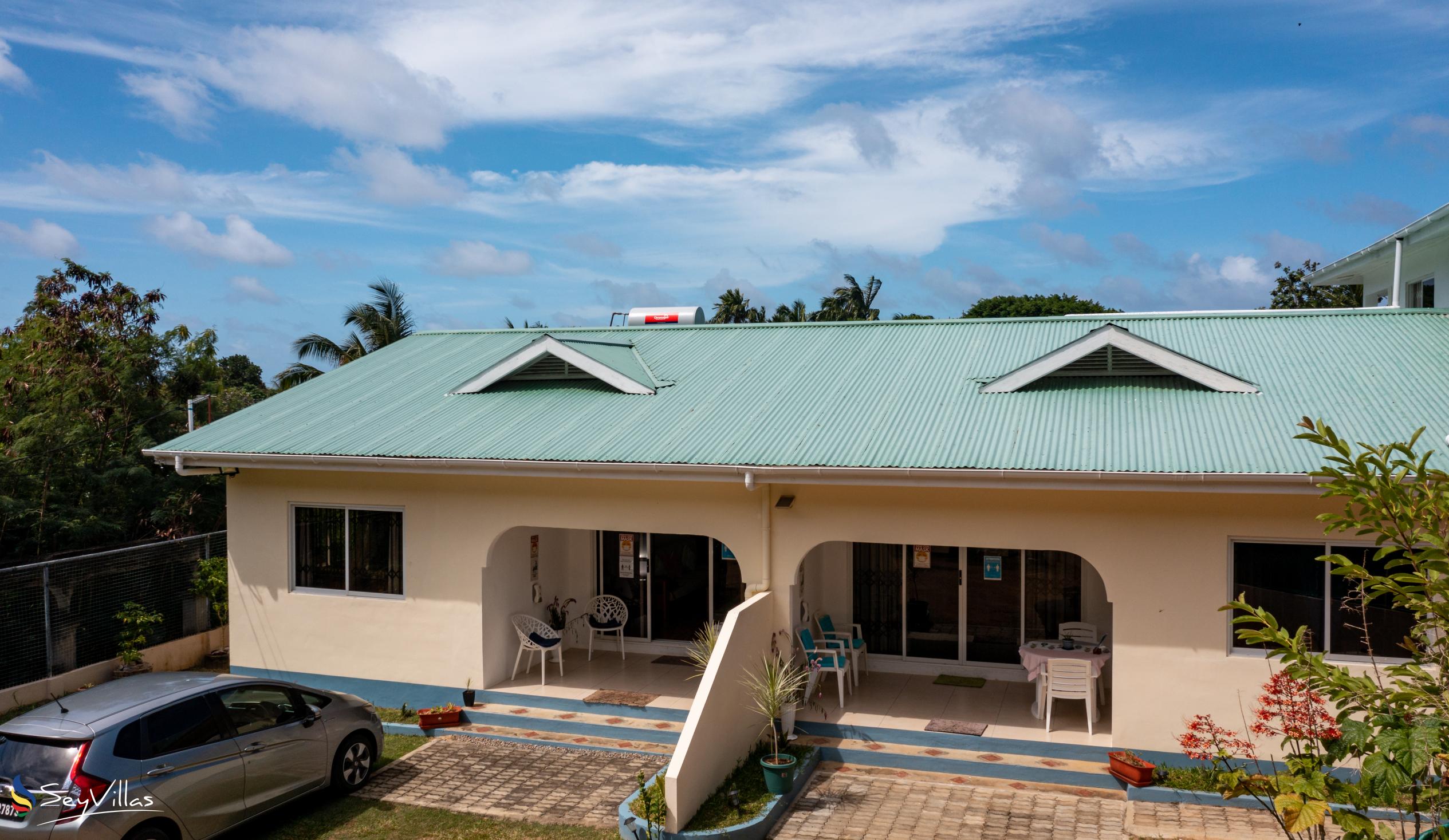 Photo 6: Farida Apartments - Outdoor area - Mahé (Seychelles)