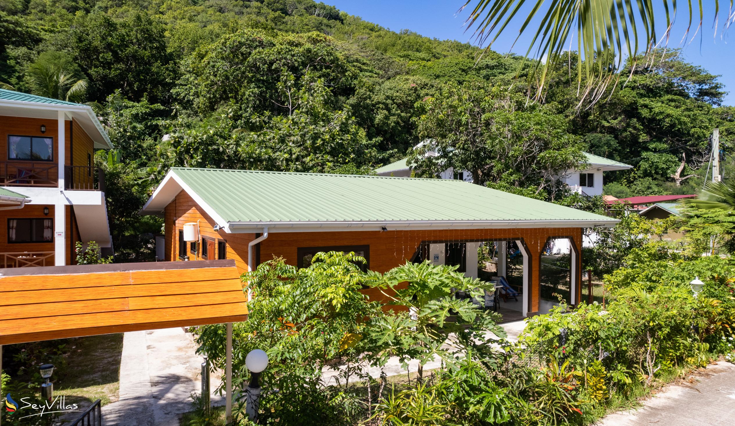 Photo 16: Anse Grosse Roche Beach Villa - Outdoor area - La Digue (Seychelles)