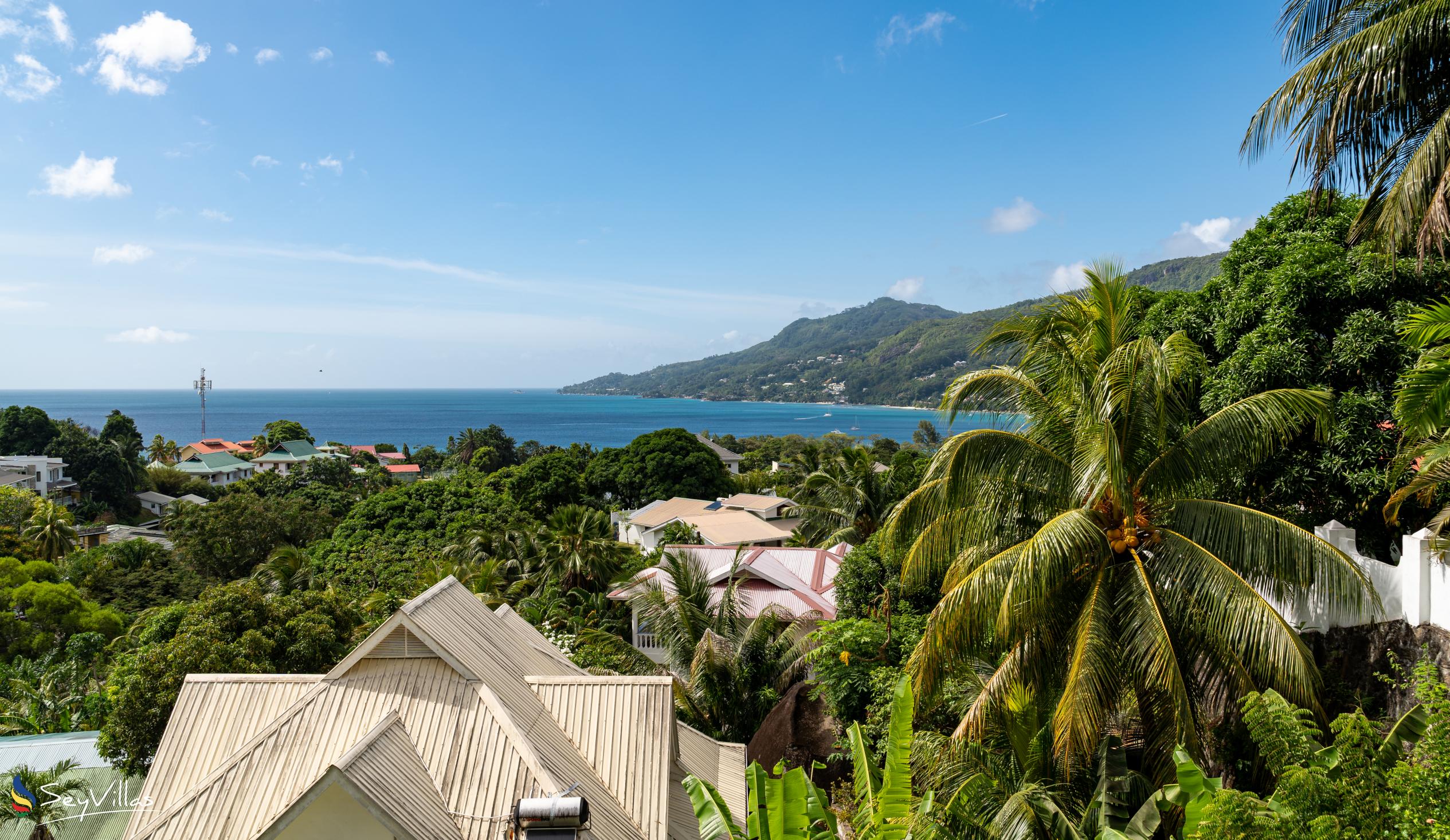 Photo 2: Bottle Palm Villa - Outdoor area - Mahé (Seychelles)