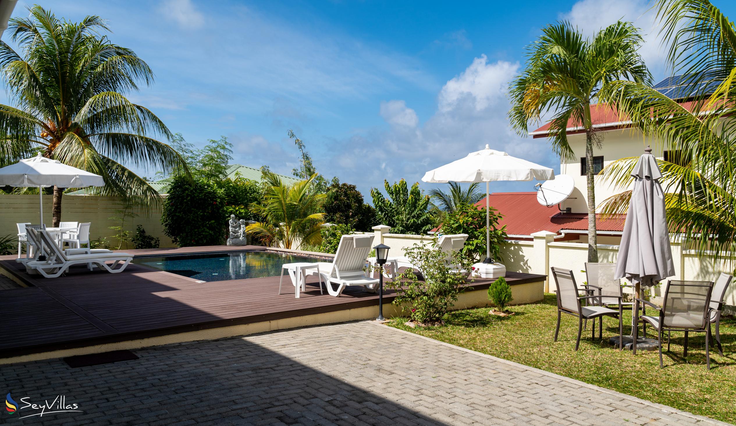 Foto 11: Emma's Guest House and Self-Catering - Aussenbereich - Mahé (Seychellen)
