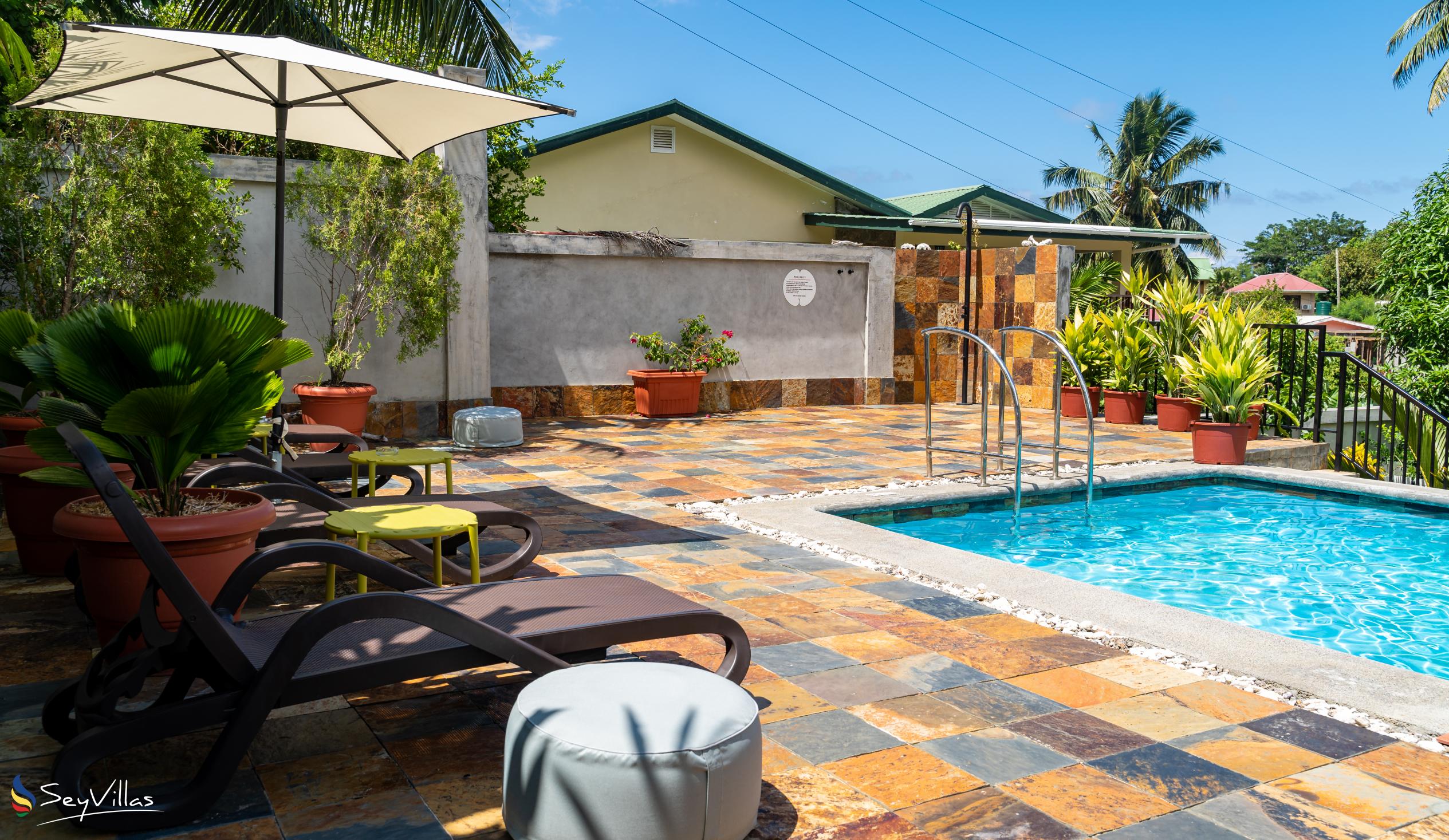 Photo 6: Lodoicea Apartments - Outdoor area - Mahé (Seychelles)