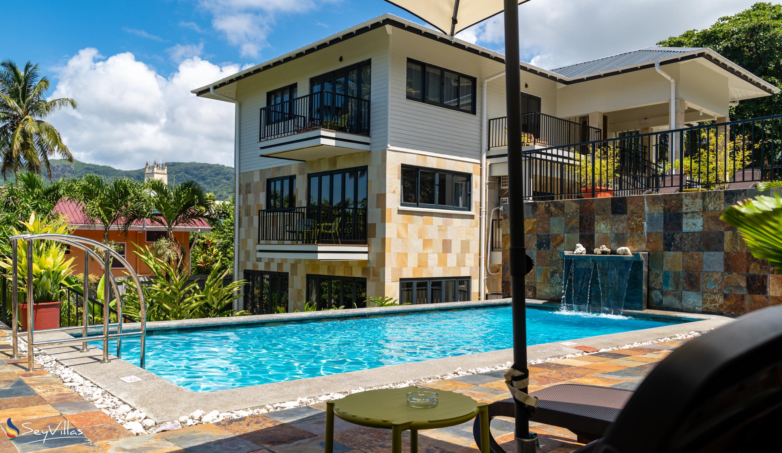 Photo 3: Lodoicea Apartments - Outdoor area - Mahé (Seychelles)