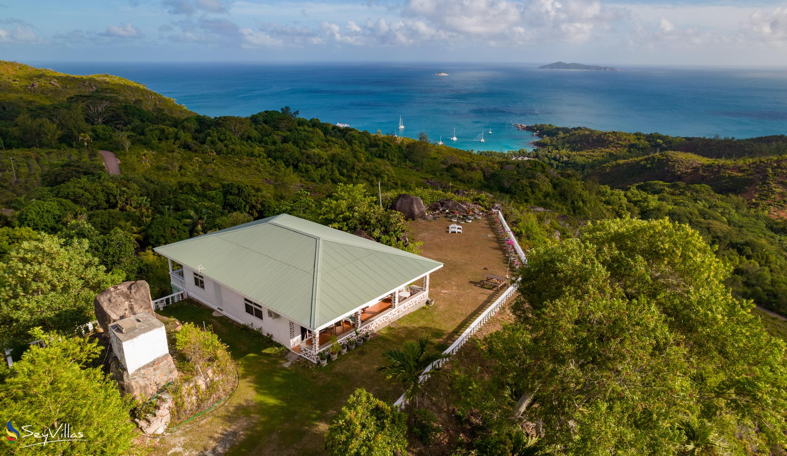 Photo 1: Maison du Soleil - Outdoor area - Praslin (Seychelles)