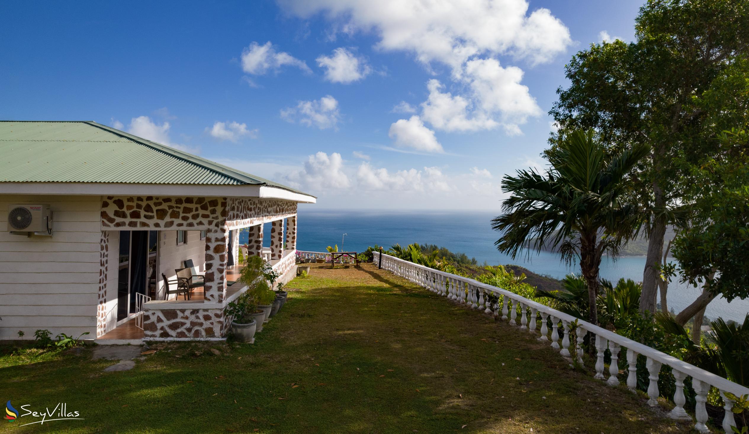 Photo 16: Maison du Soleil - Outdoor area - Praslin (Seychelles)