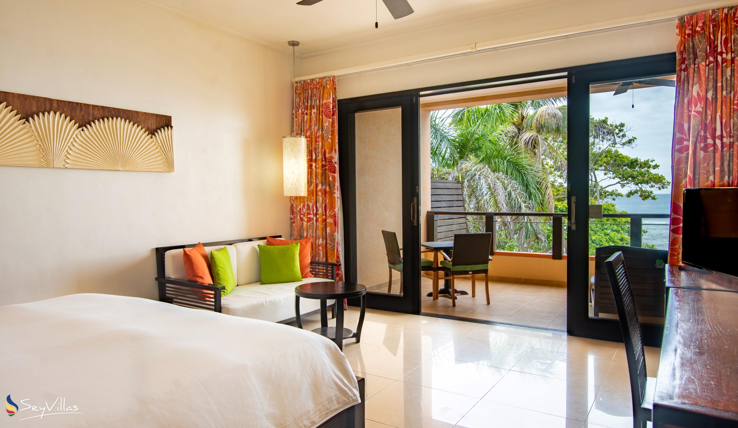 Foto 27: Double Tree by Hilton - Allamanda Resort & Spa - King Deluxe Room with Ocean View - Mahé (Seychellen)