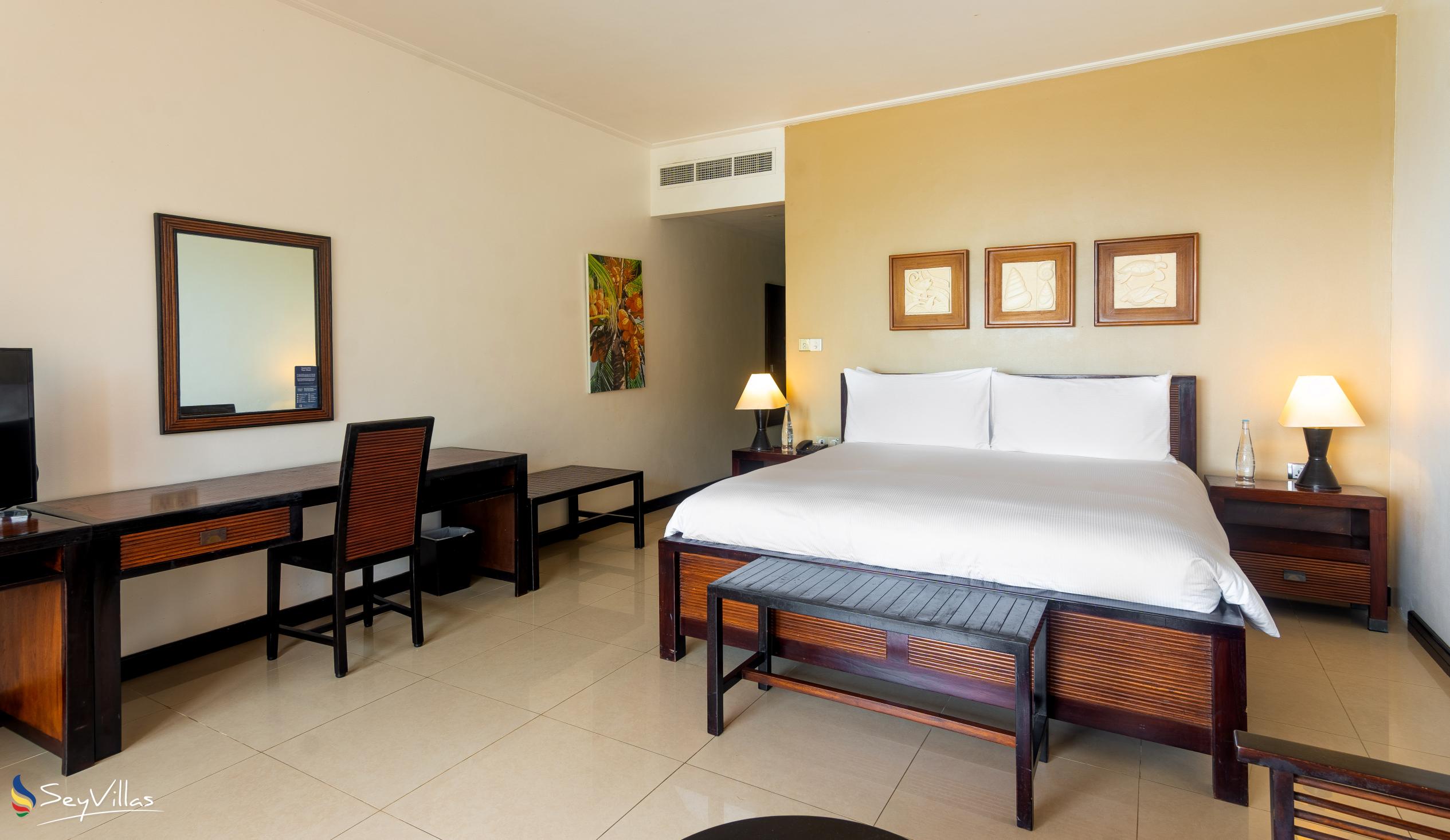 Foto 28: Double Tree by Hilton - Allamanda Resort & Spa - King Deluxe Room with Ocean View - Mahé (Seychellen)