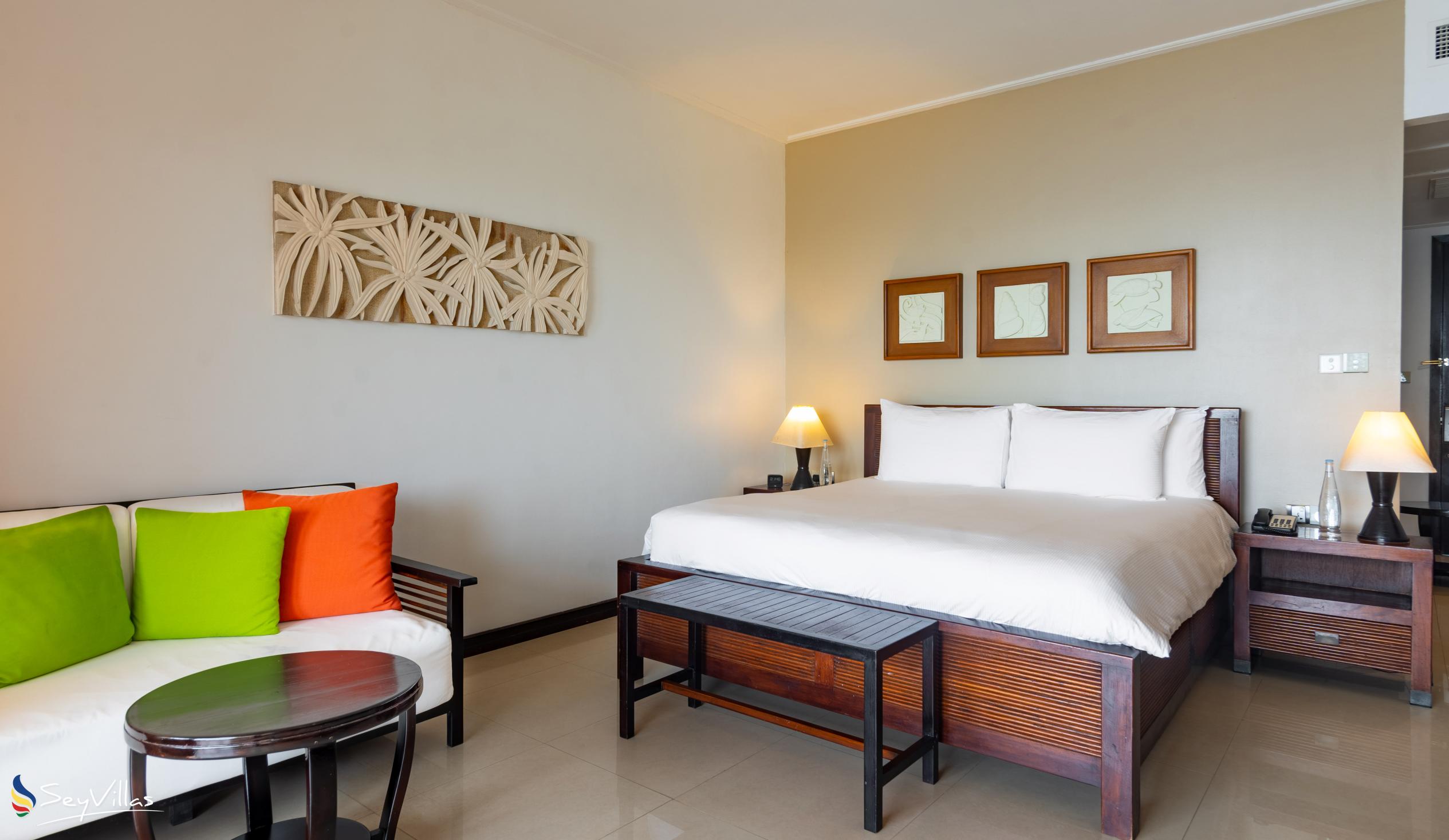 Foto 86: Double Tree by Hilton - Allamanda Resort & Spa - King Grand Deluxe Room with Ocean View - Mahé (Seychellen)