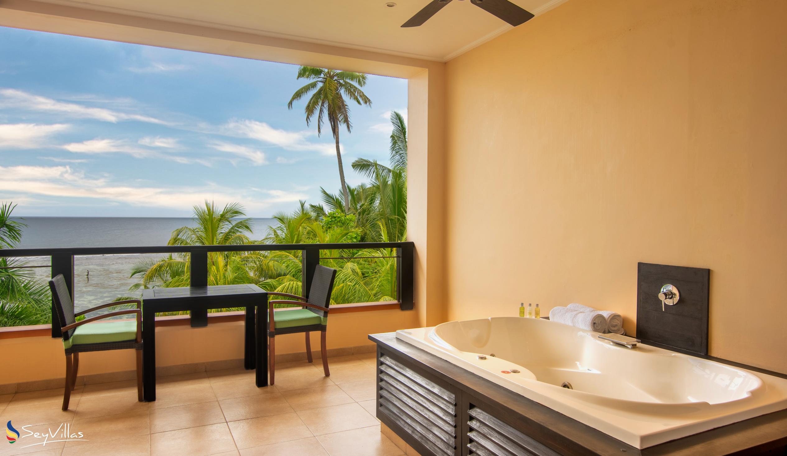 Foto 72: Double Tree by Hilton - Allamanda Resort & Spa - King Premium Room with Ocean View with Jacuzzi - Mahé (Seychellen)