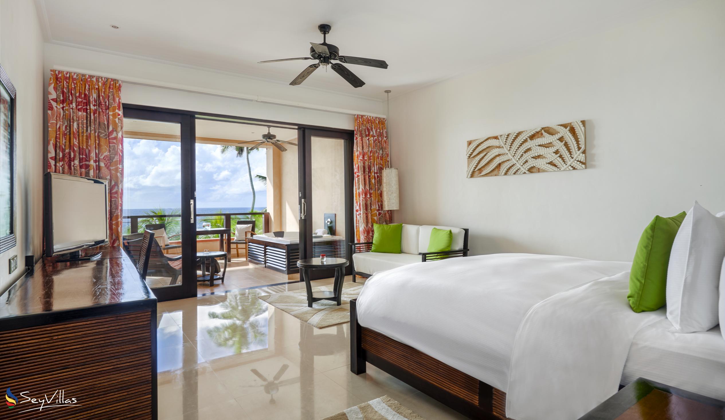 Foto 71: Double Tree by Hilton - Allamanda Resort & Spa - King Premium Room with Ocean View with Jacuzzi - Mahé (Seychellen)