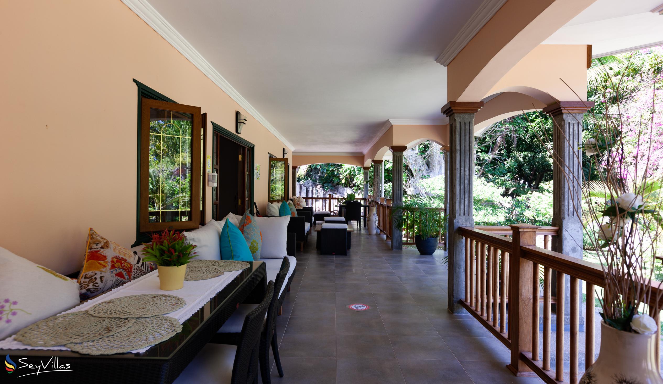 Photo 10: Pension Michel - Villa Roche Bois - Indoor area - La Digue (Seychelles)