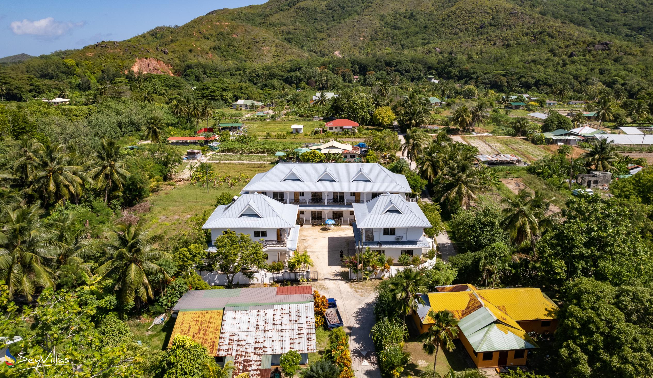 Foto 15: Casadani Luxury Guest House - Aussenbereich - Praslin (Seychellen)