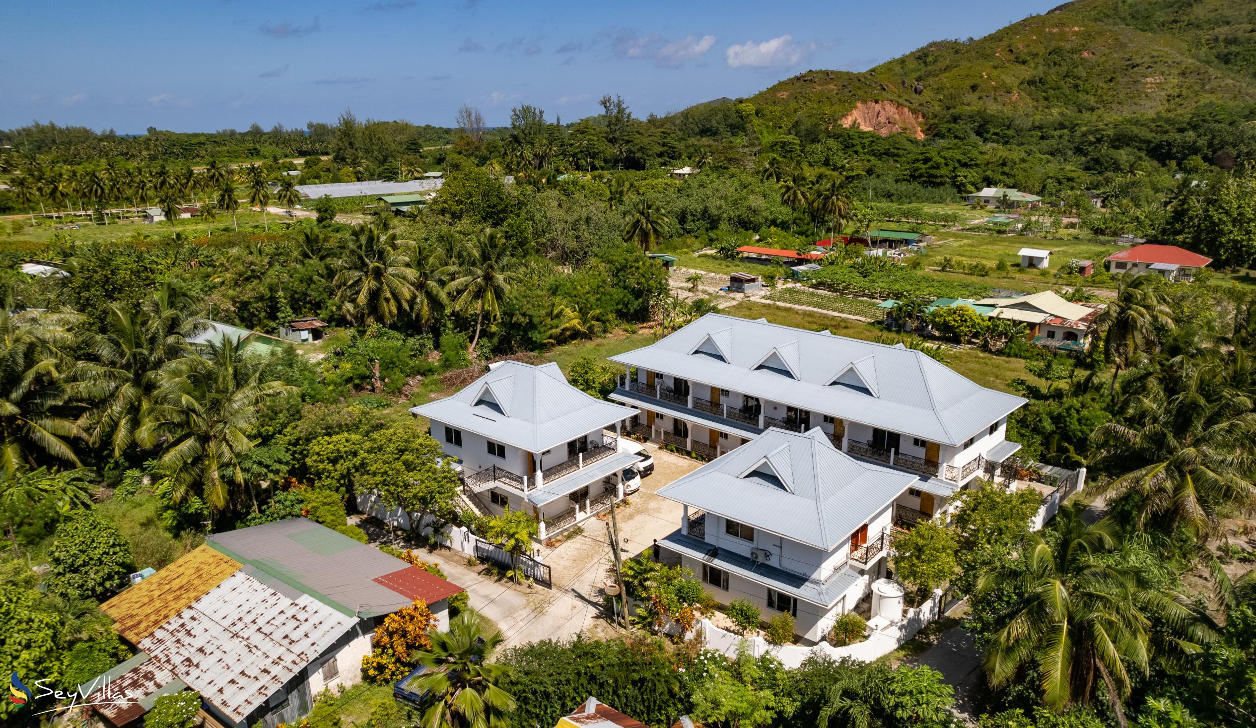 Foto 12: Casadani Luxury Guest House - Aussenbereich - Praslin (Seychellen)