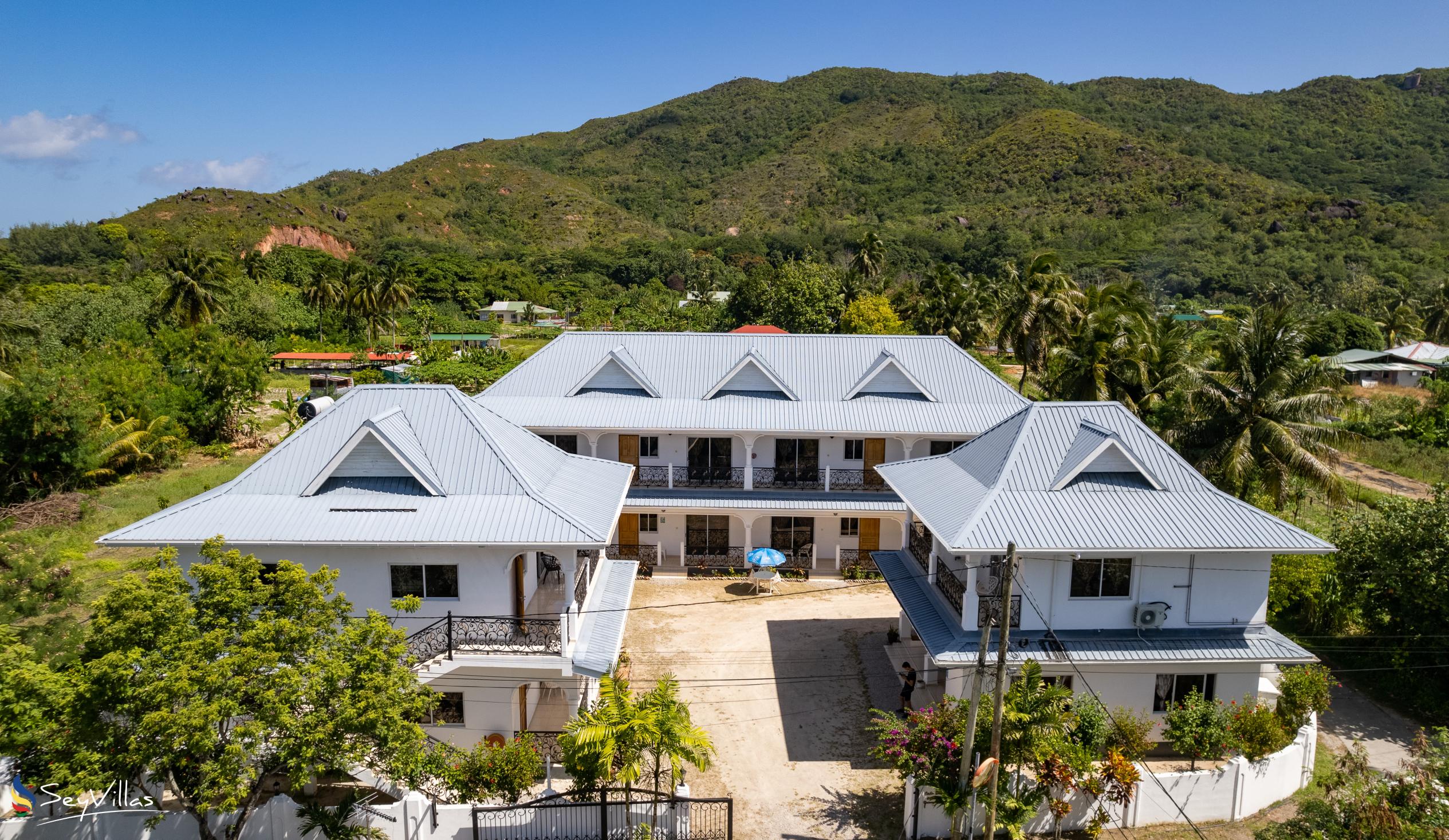 Foto 2: Casadani Luxury Guest House - Aussenbereich - Praslin (Seychellen)