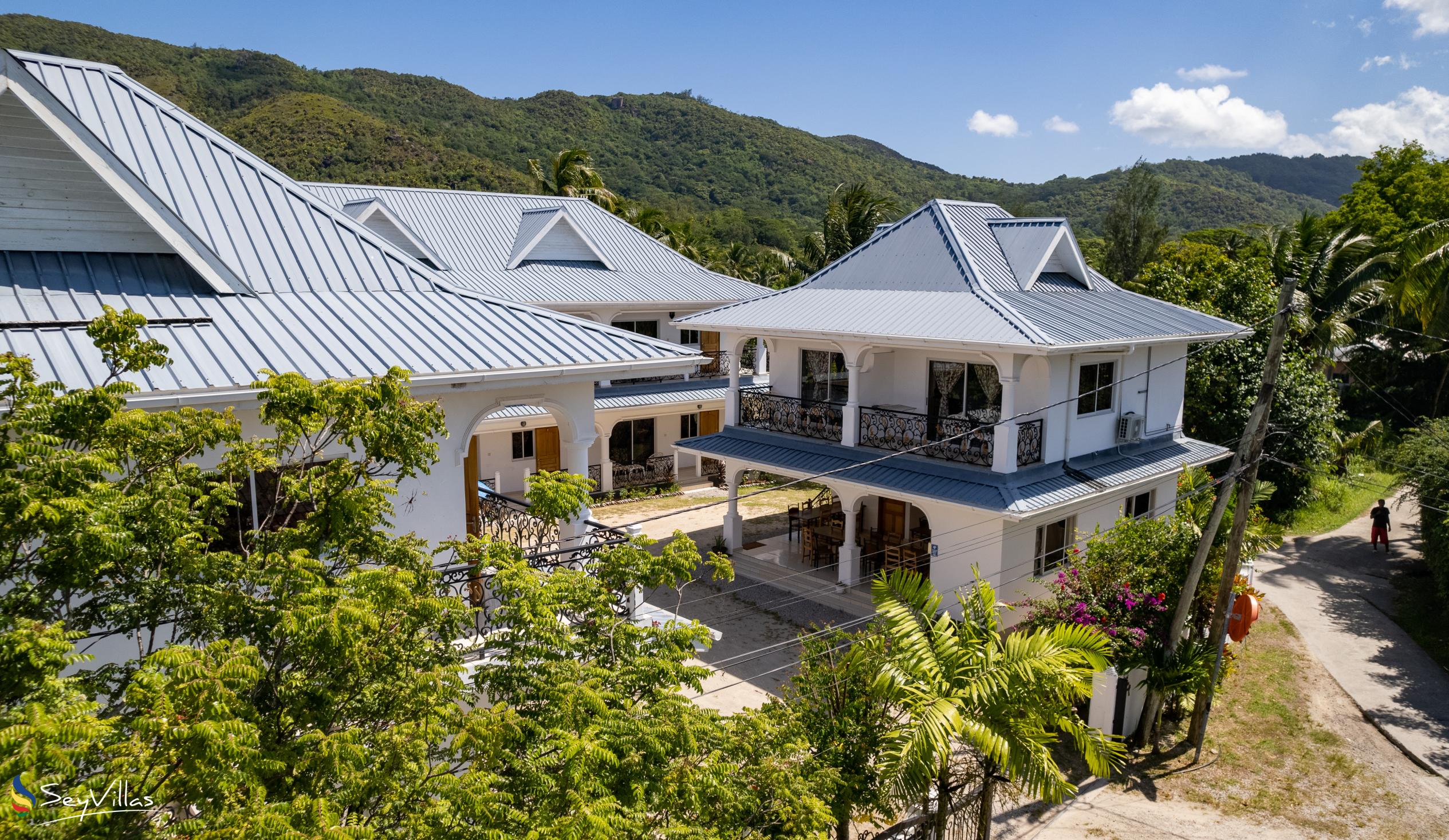 Foto 3: Casadani Luxury Guest House - Aussenbereich - Praslin (Seychellen)