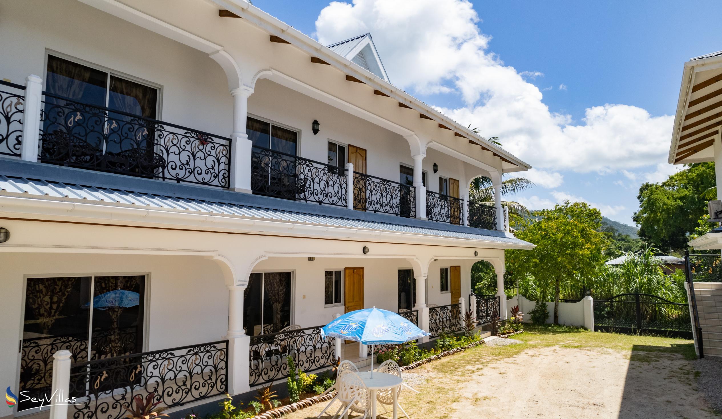 Foto 6: Casadani Luxury Guest House - Aussenbereich - Praslin (Seychellen)