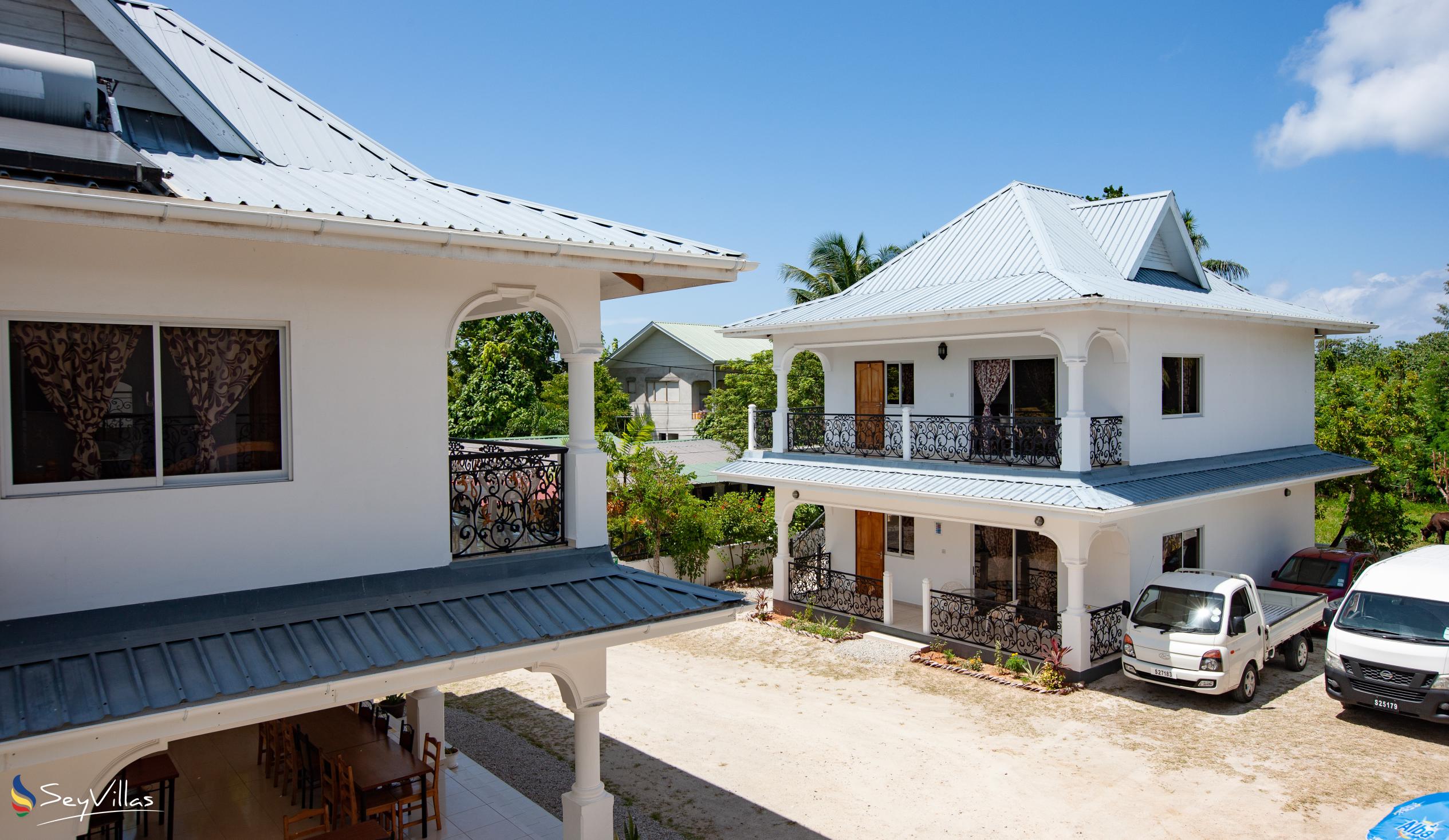 Foto 9: Casadani Luxury Guest House - Aussenbereich - Praslin (Seychellen)
