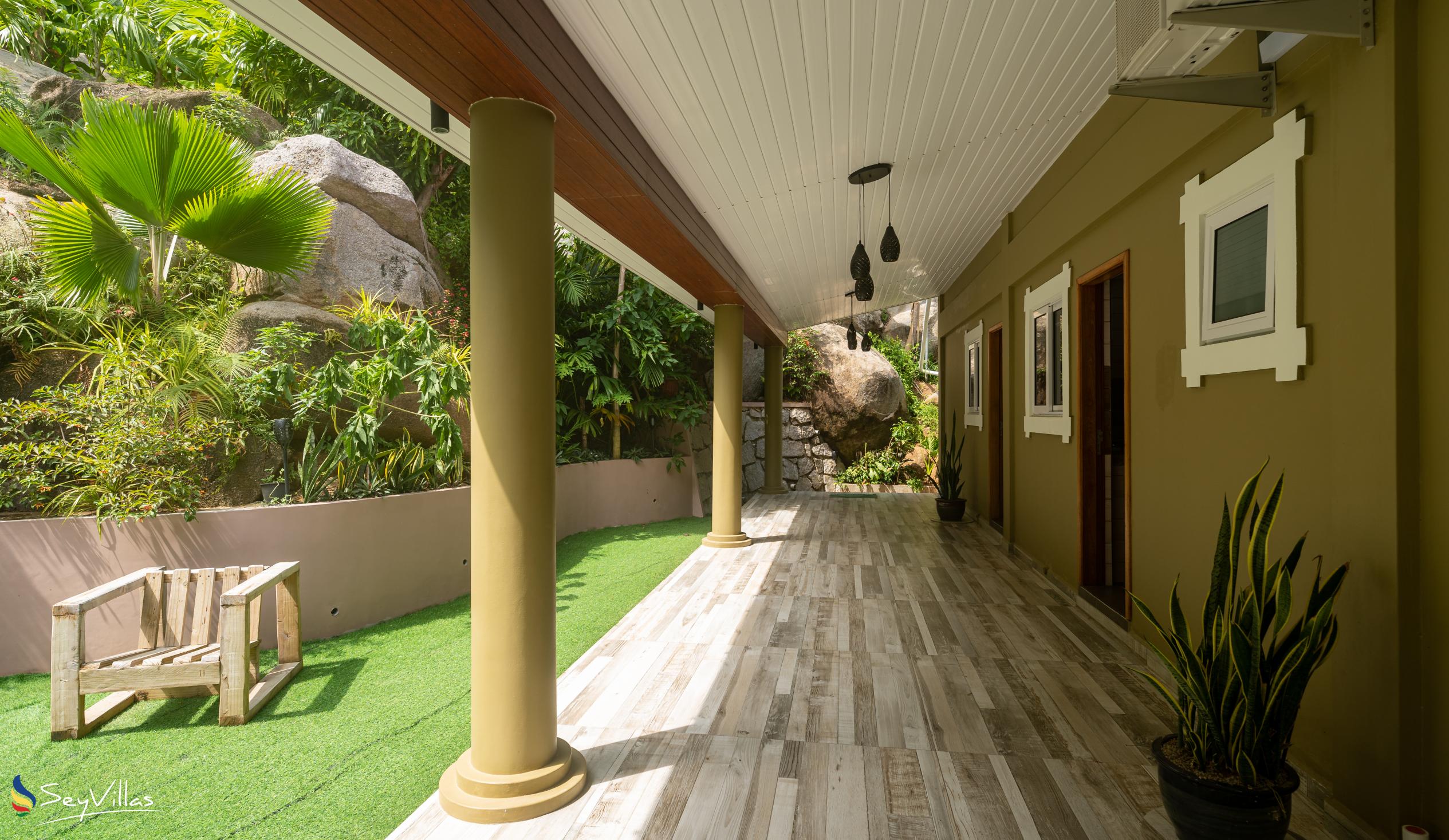 Photo 16: Auguste Holiday Residence - Outdoor area - Mahé (Seychelles)