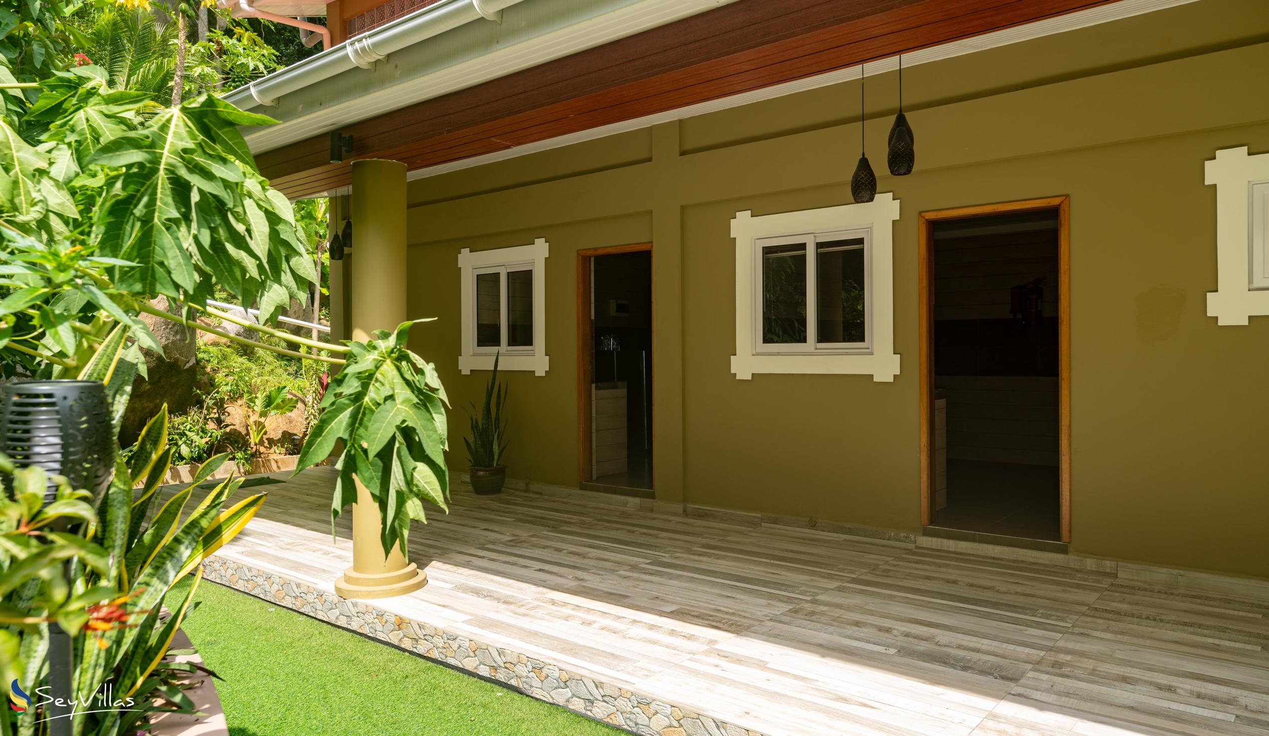 Photo 18: Auguste Holiday Residence - Outdoor area - Mahé (Seychelles)