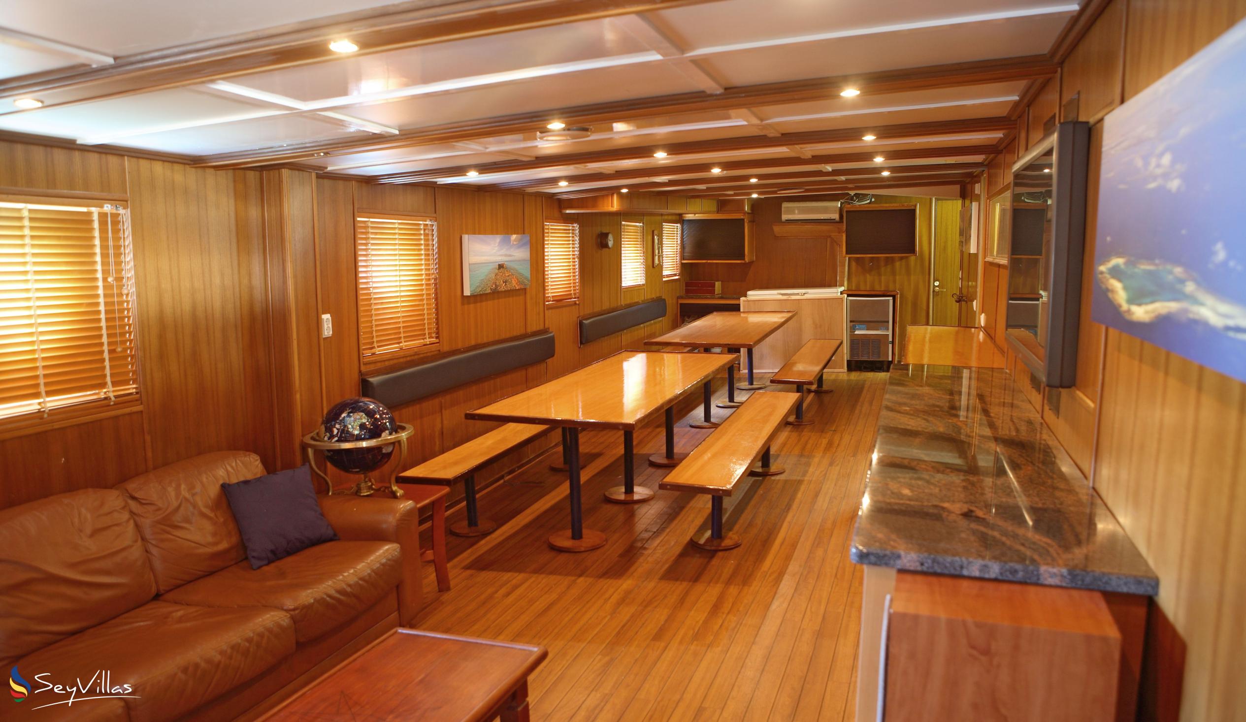 Photo 29: Silhouette Whales and Dolphins Expedition - Indoor area - Seychelles (Seychelles)