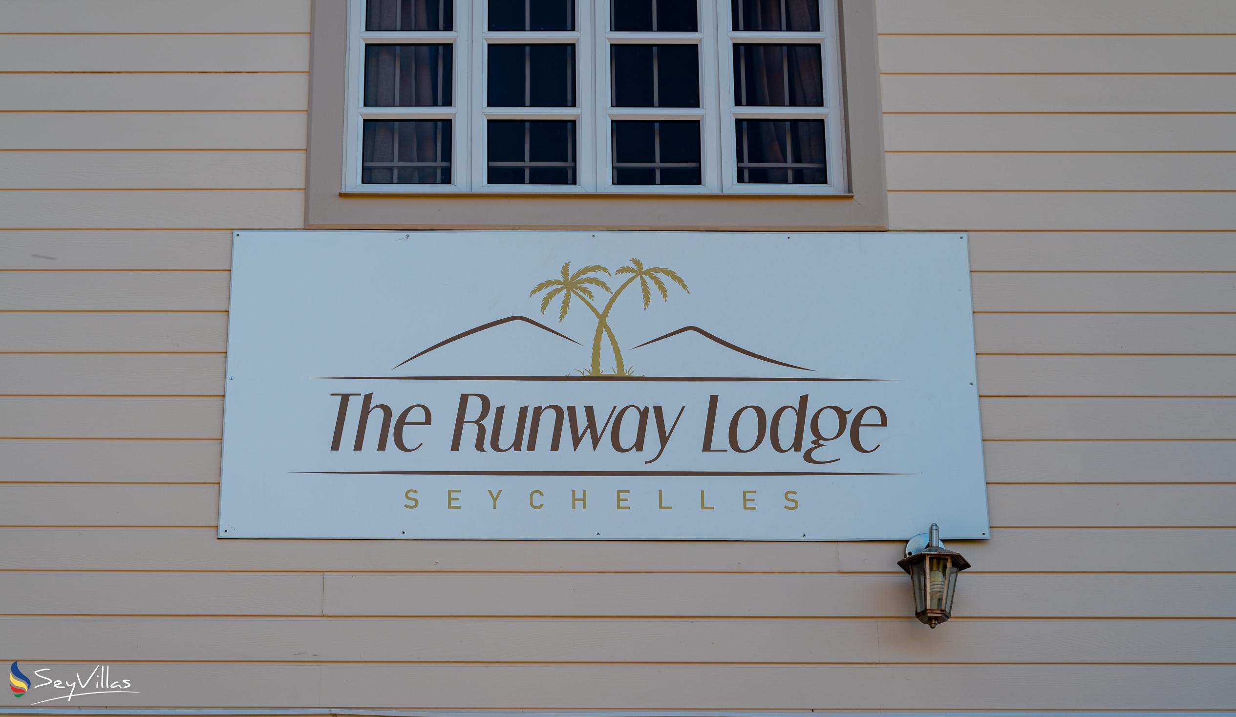 Foto 4: The Runway Lodge - Aussenbereich - Mahé (Seychellen)