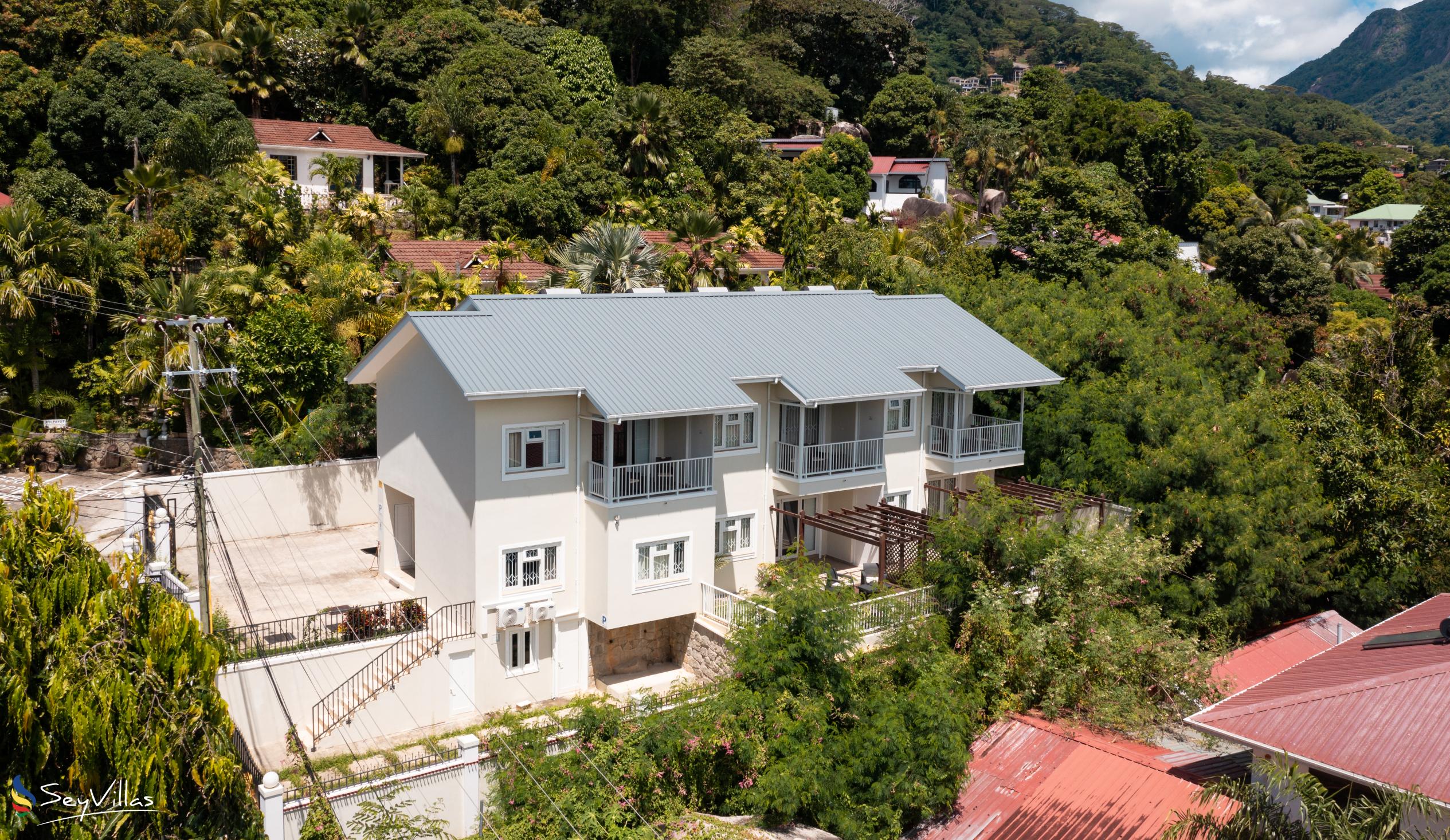 Foto 4: Crystal Shores Self Catering Apartments - Aussenbereich - Mahé (Seychellen)
