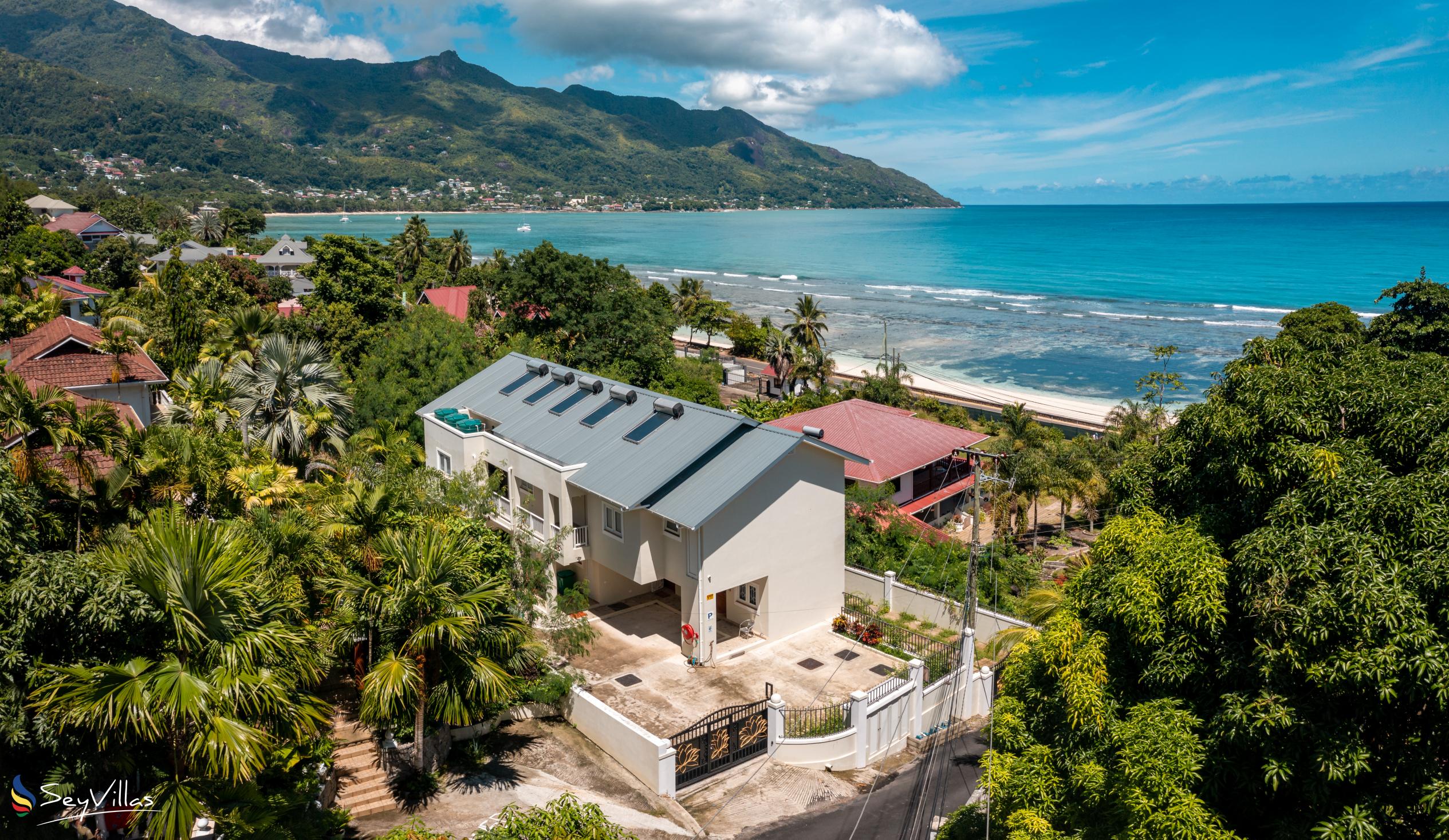 Foto 1: Crystal Shores Self Catering Apartments - Aussenbereich - Mahé (Seychellen)
