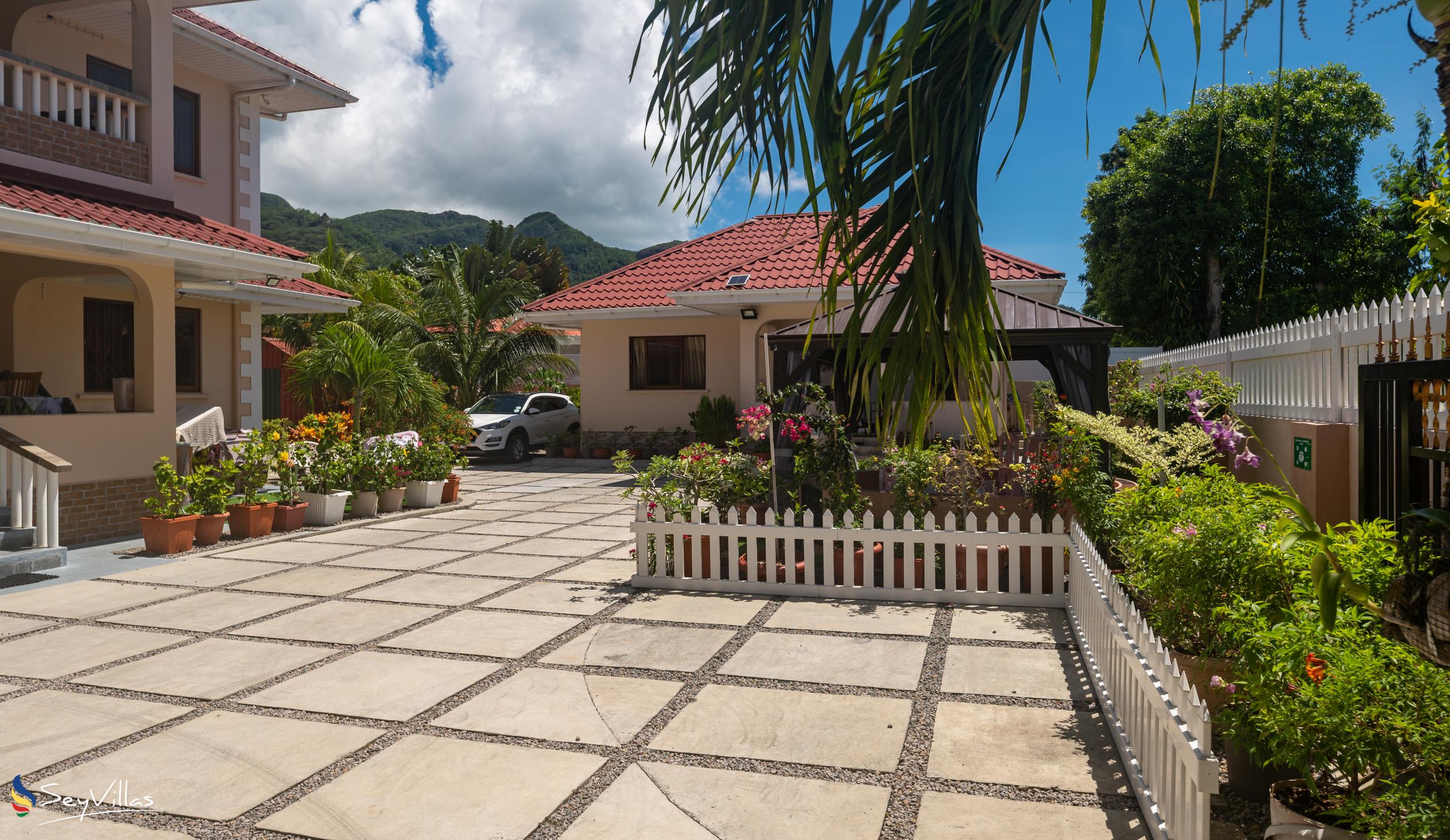 Foto 12: Erica's Residence Self Catering Apartment - Aussenbereich - Mahé (Seychellen)