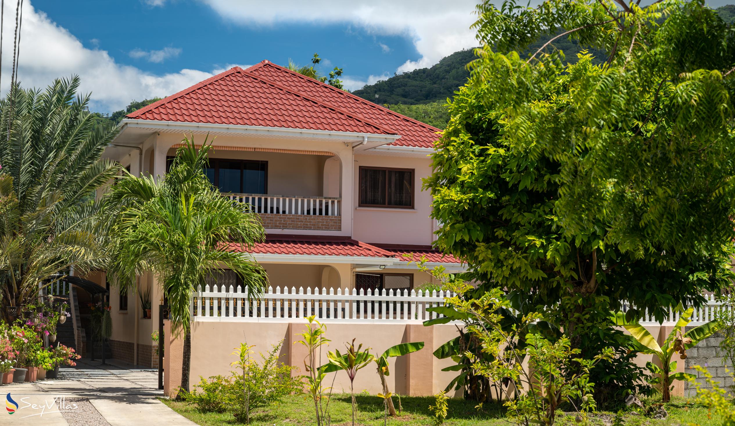 Foto 2: Erica's Residence Self Catering Apartment - Aussenbereich - Mahé (Seychellen)