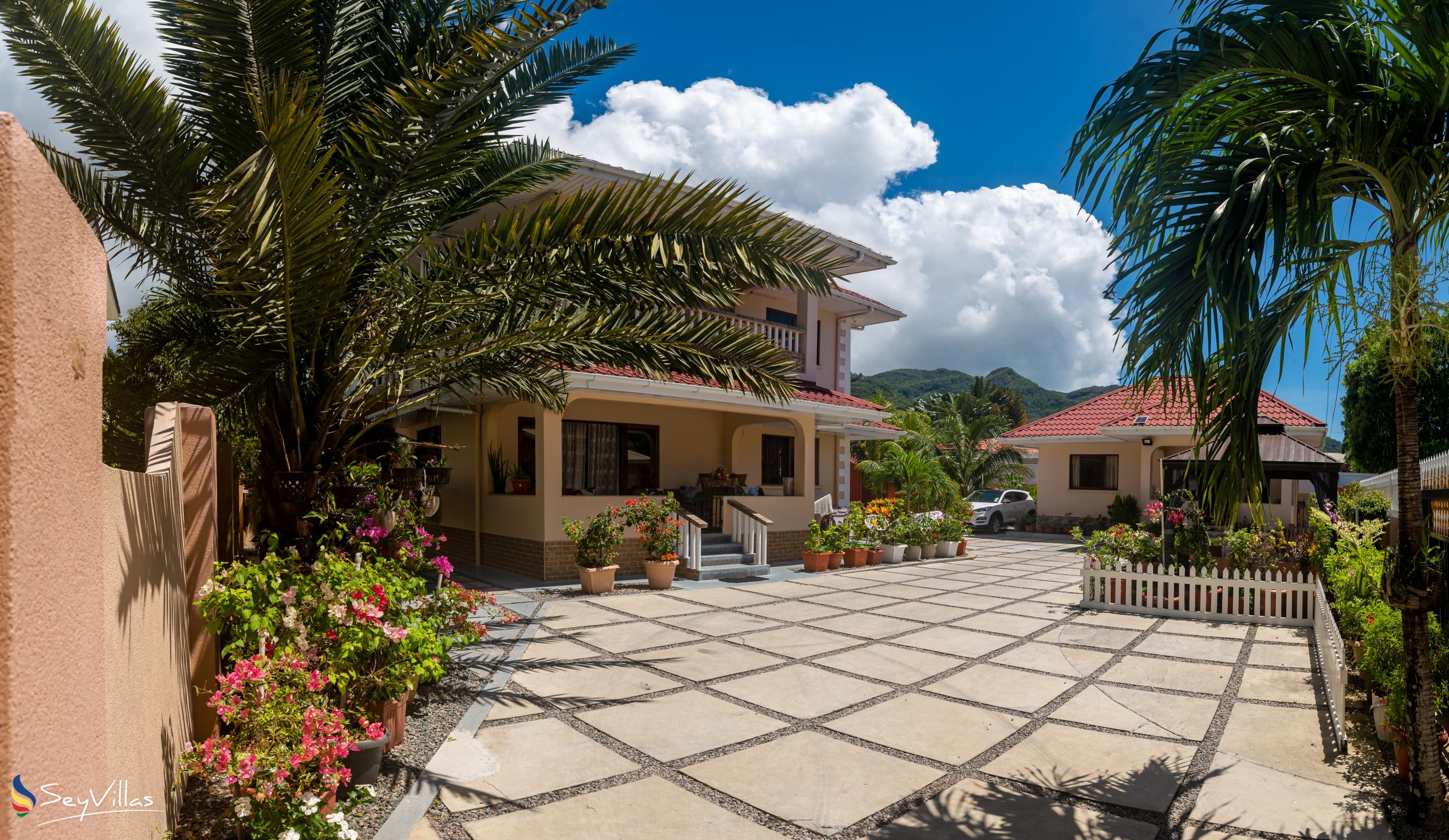 Foto 11: Erica's Residence Self Catering Apartment - Aussenbereich - Mahé (Seychellen)