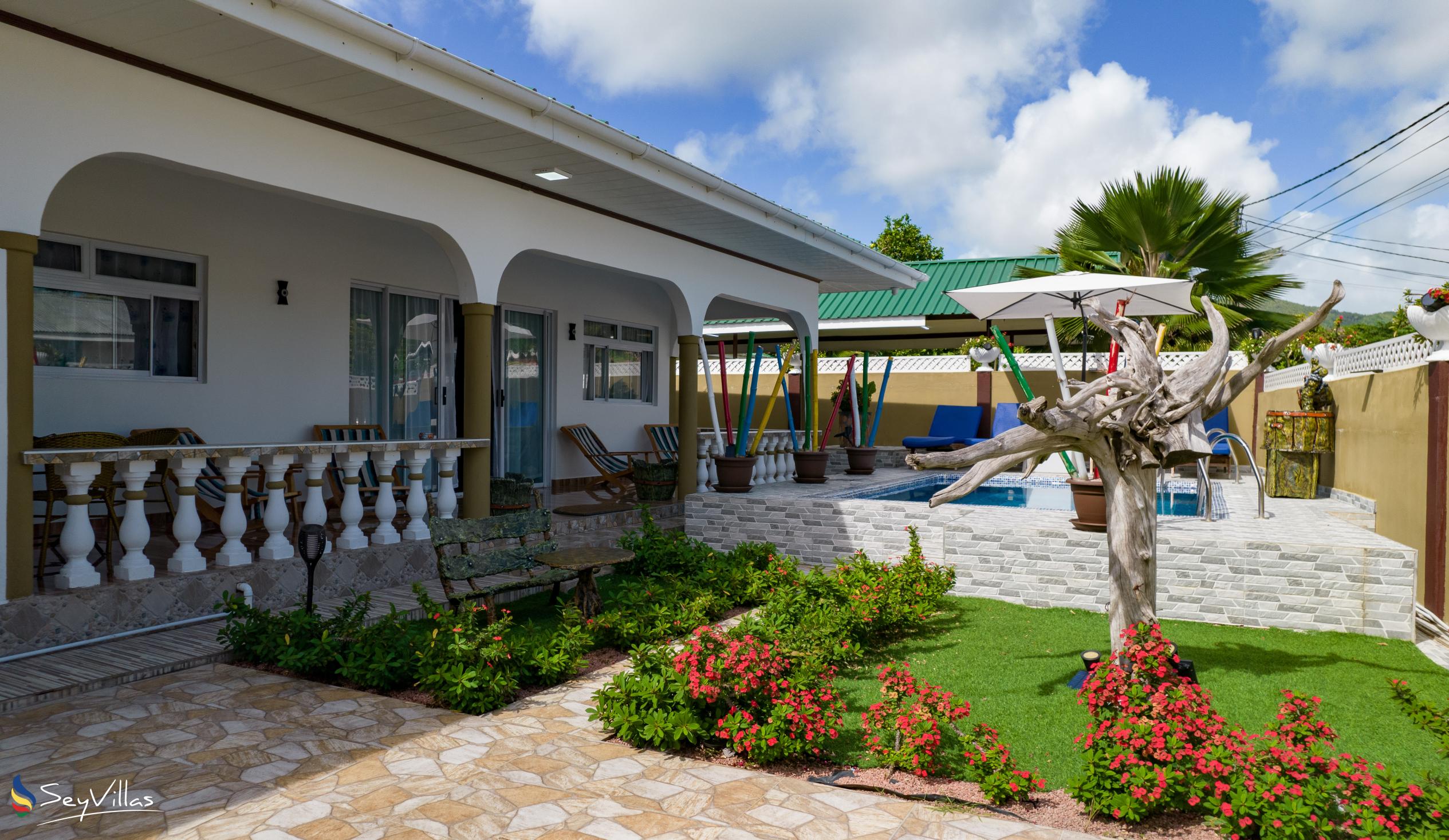 Photo 7: Happy Stay Villa - Outdoor area - Praslin (Seychelles)