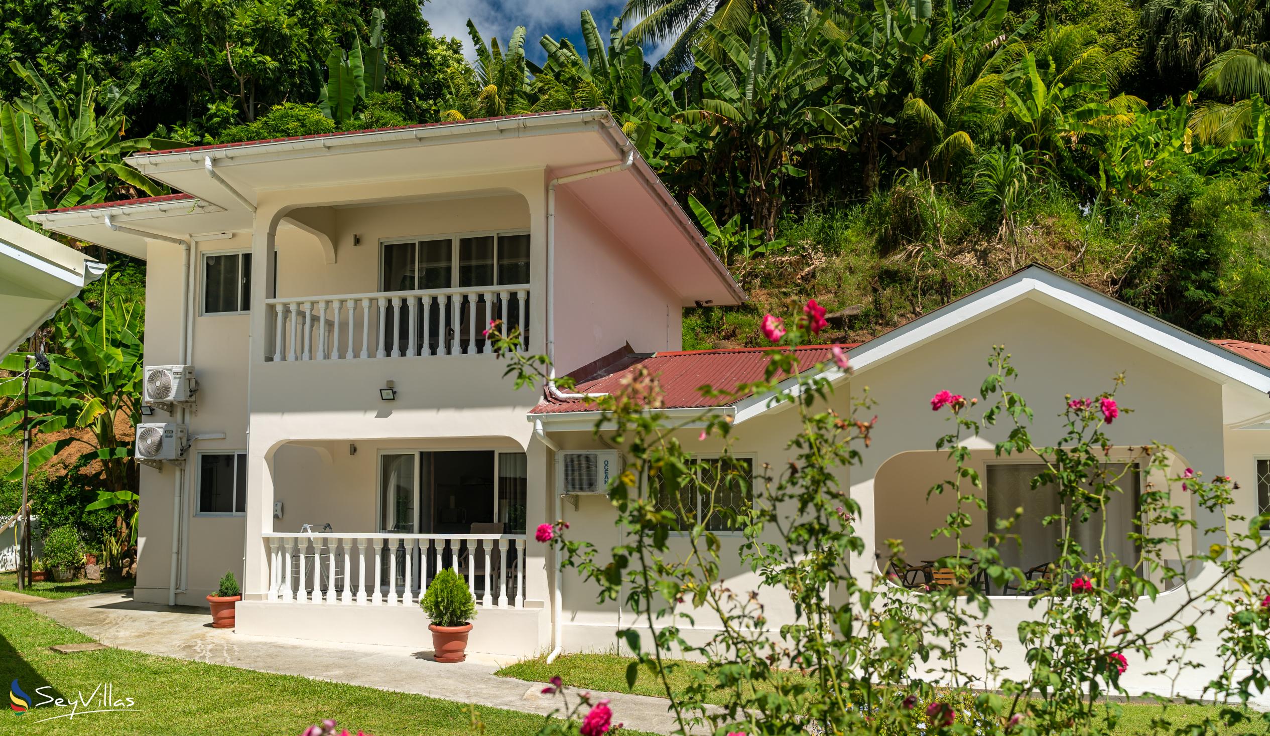 Photo 1: Paul's Residence - Outdoor area - Mahé (Seychelles)