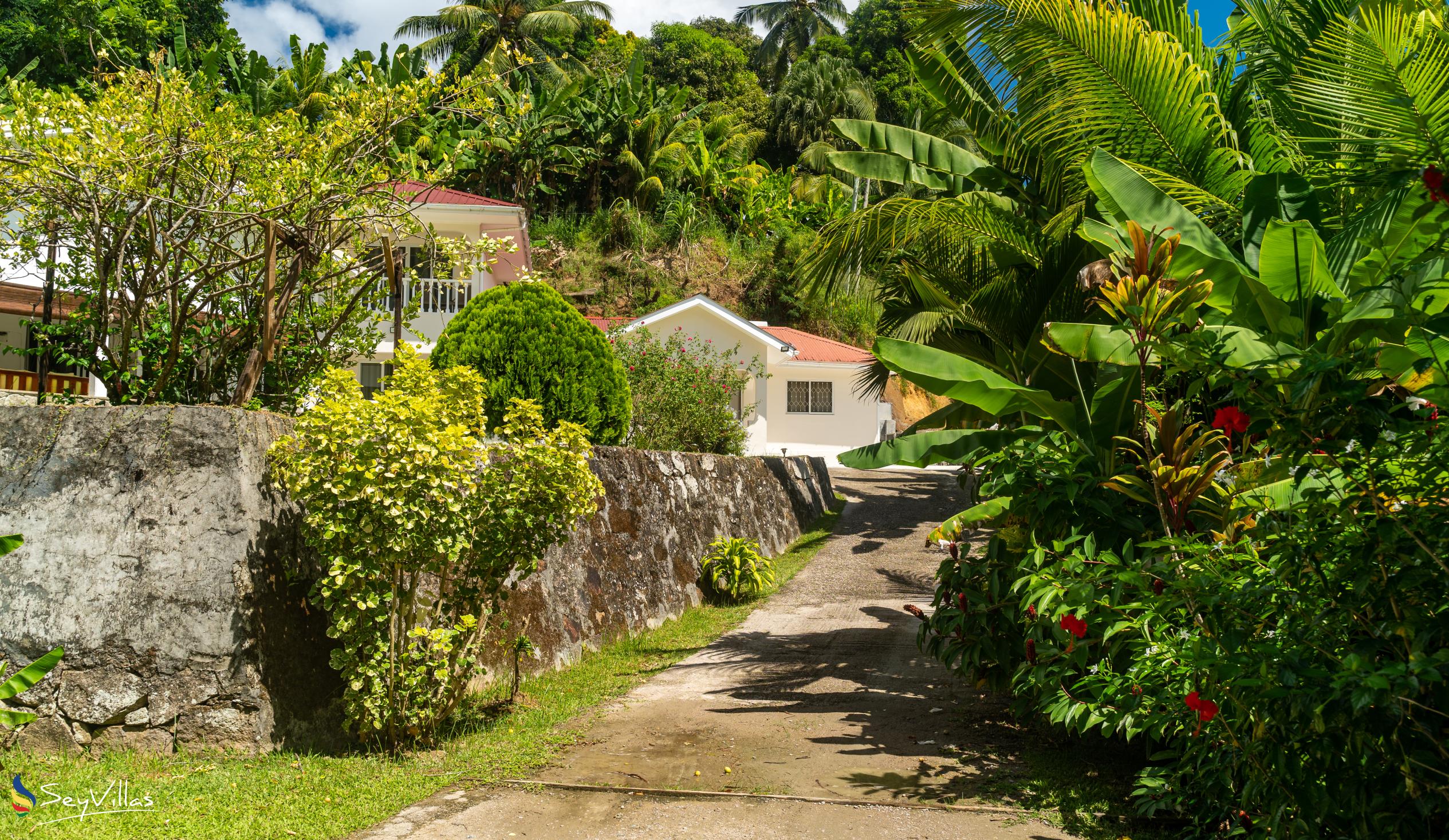 Photo 12: Paul's Residence - Outdoor area - Mahé (Seychelles)