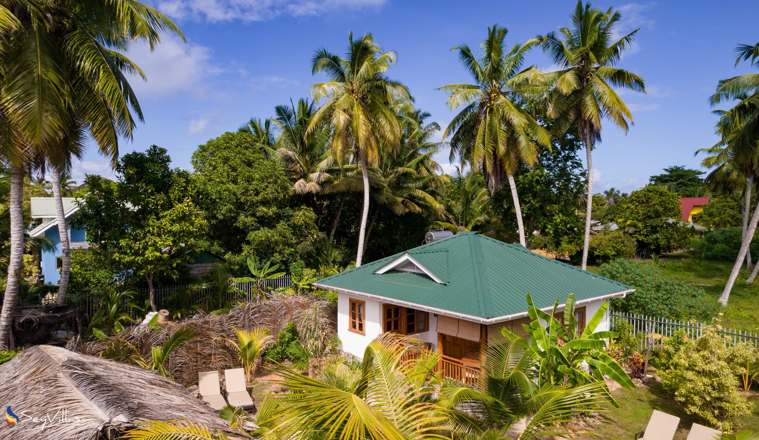 Photo 2: Coco de Mahi - Outdoor area - La Digue (Seychelles)