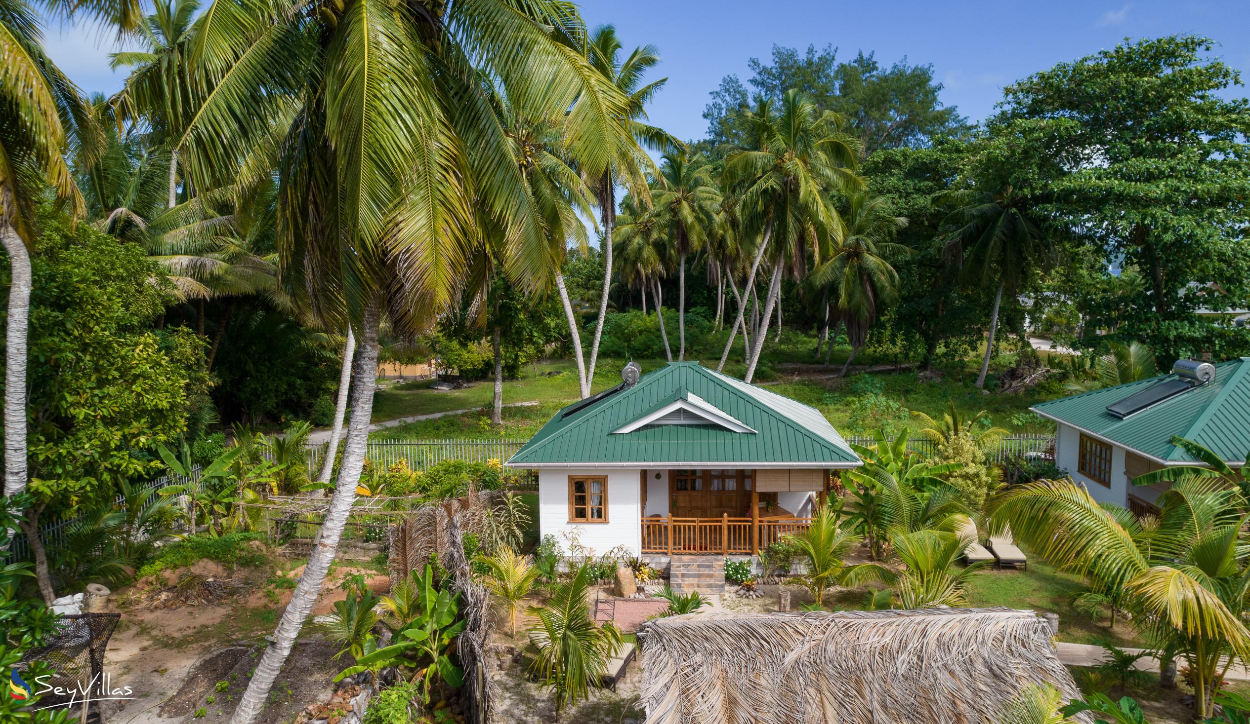 Photo 4: Coco de Mahi - Outdoor area - La Digue (Seychelles)