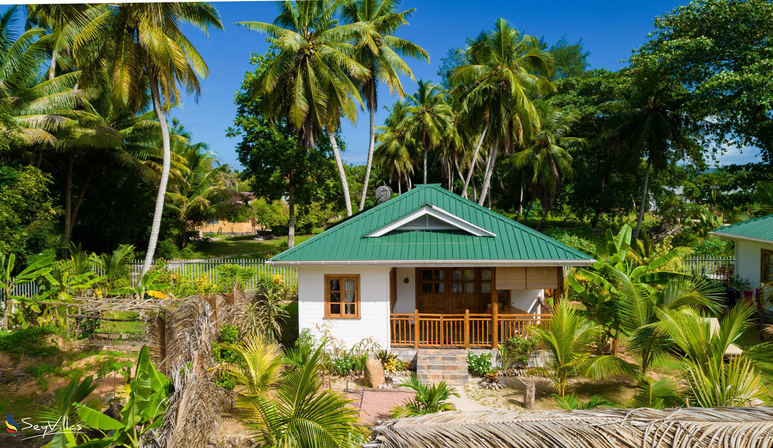 Photo 3: Coco de Mahi - Outdoor area - La Digue (Seychelles)