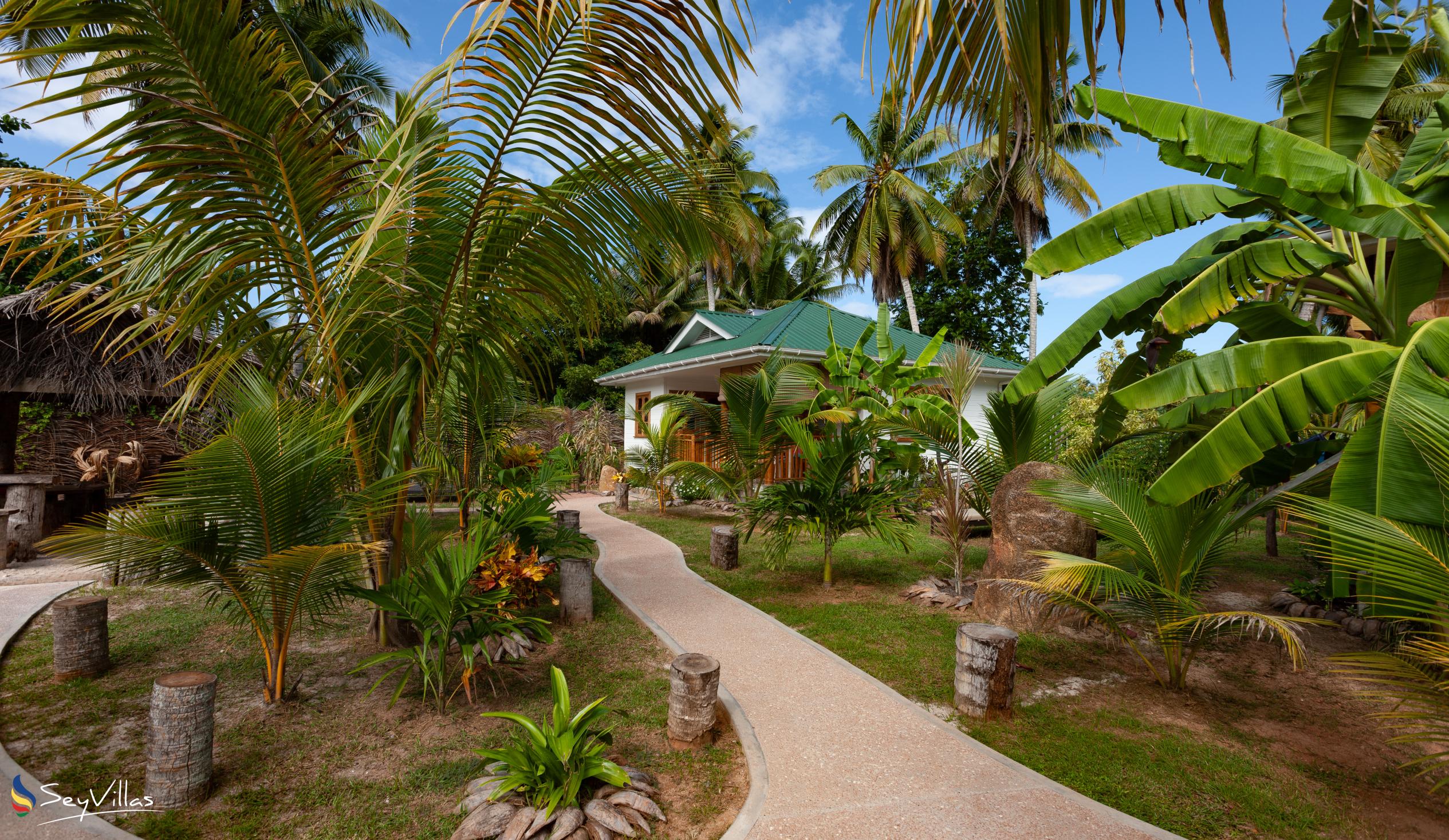 Photo 16: Coco de Mahi - Outdoor area - La Digue (Seychelles)