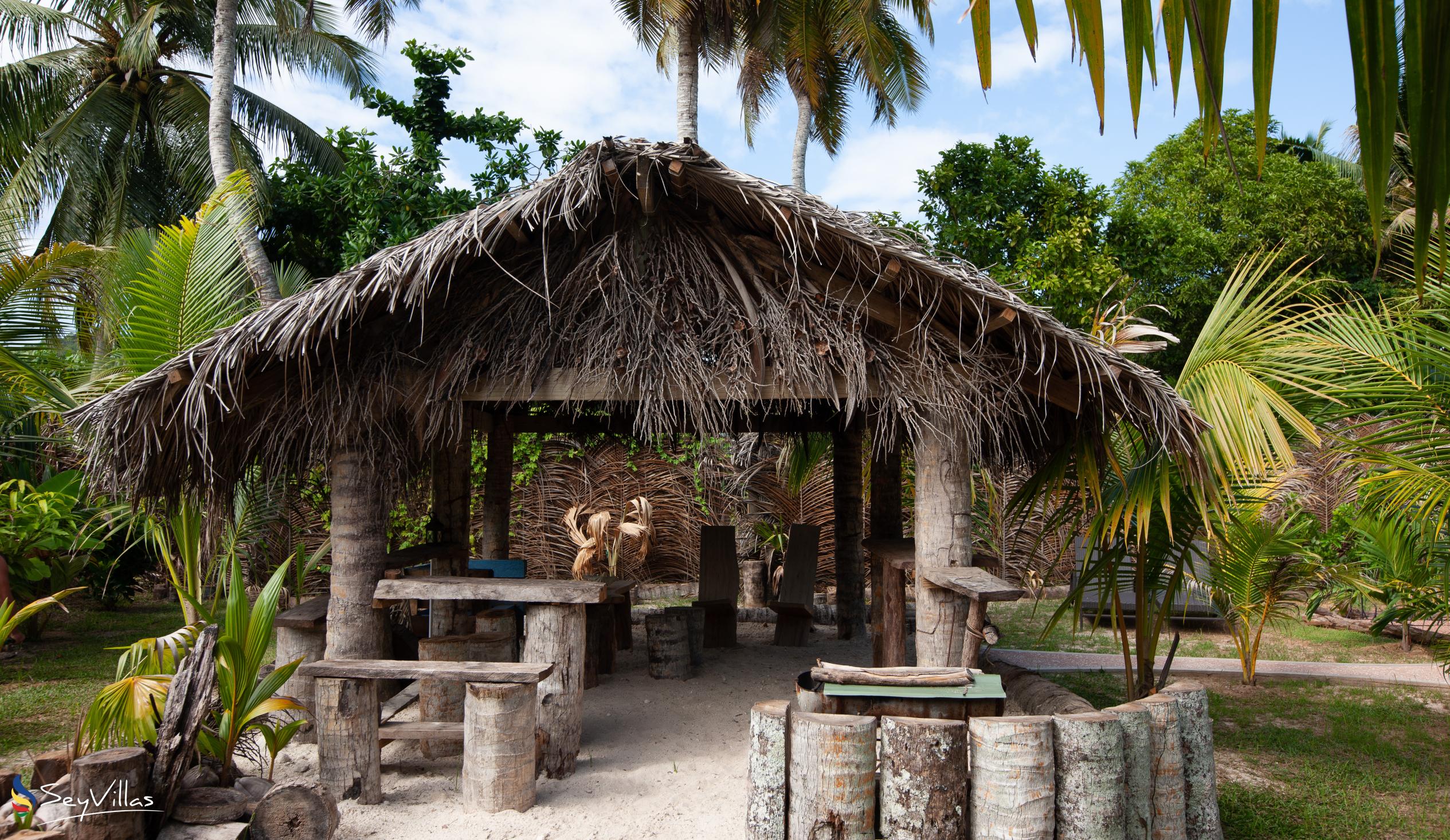 Photo 12: Coco de Mahi - Outdoor area - La Digue (Seychelles)