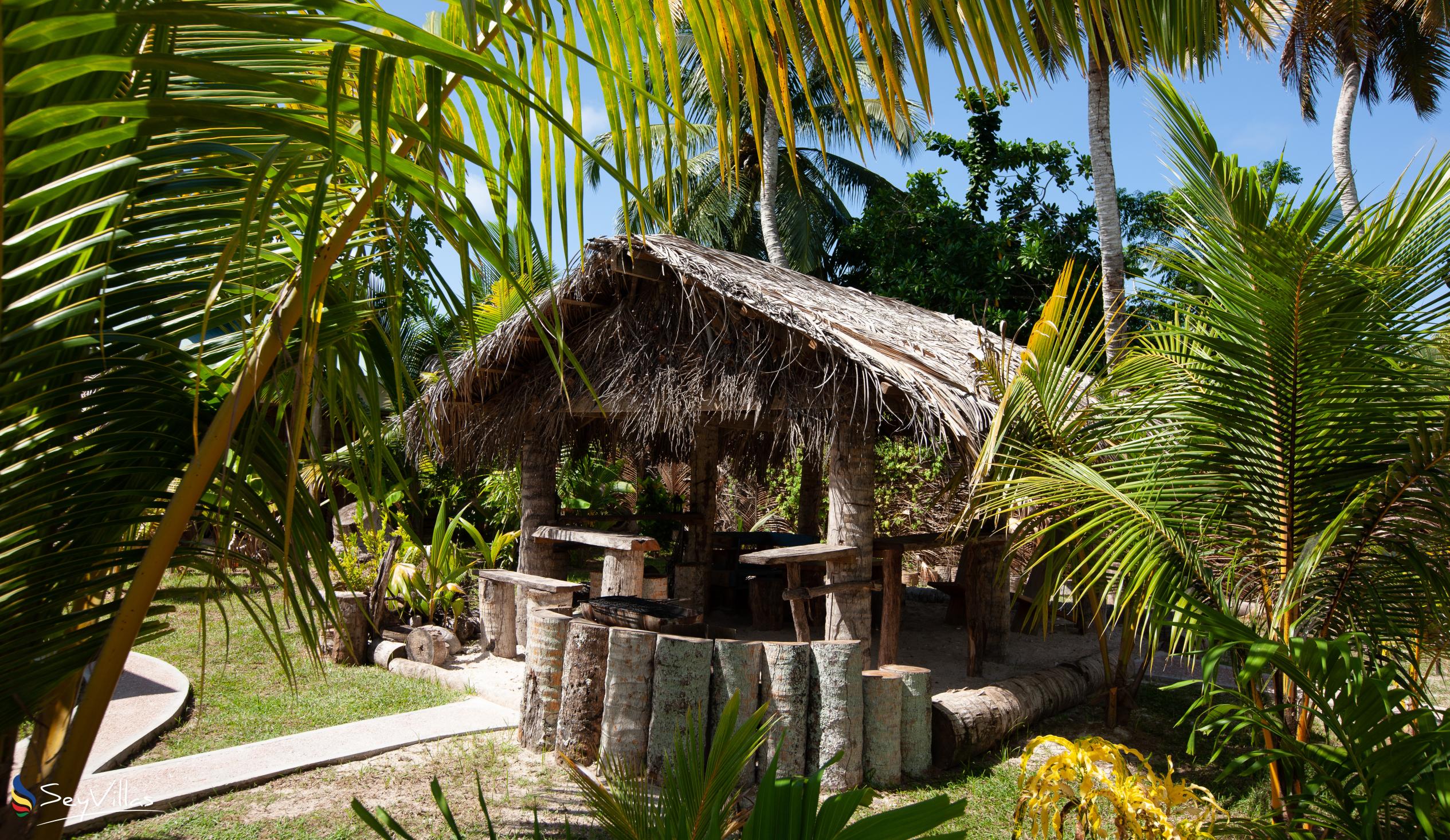Photo 11: Coco de Mahi - Outdoor area - La Digue (Seychelles)