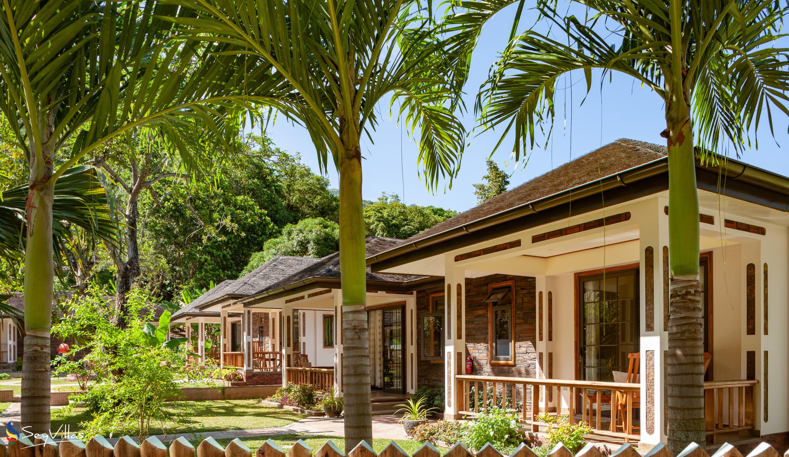 Photo 7: Calou Guesthouse - Outdoor area - La Digue (Seychelles)