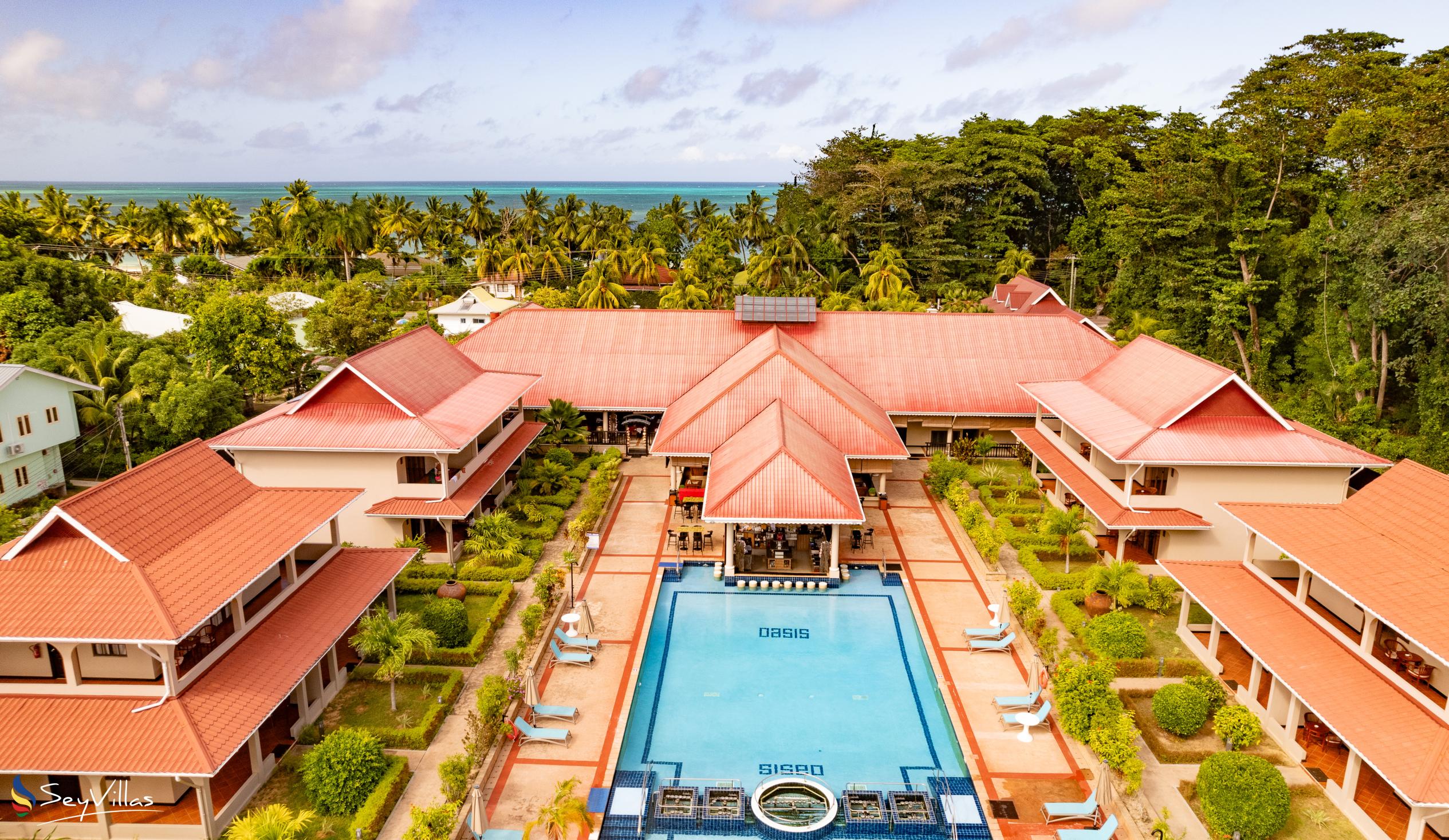 Foto 1: Oasis Hotel, Restaurant & Spa - Aussenbereich - Praslin (Seychellen)
